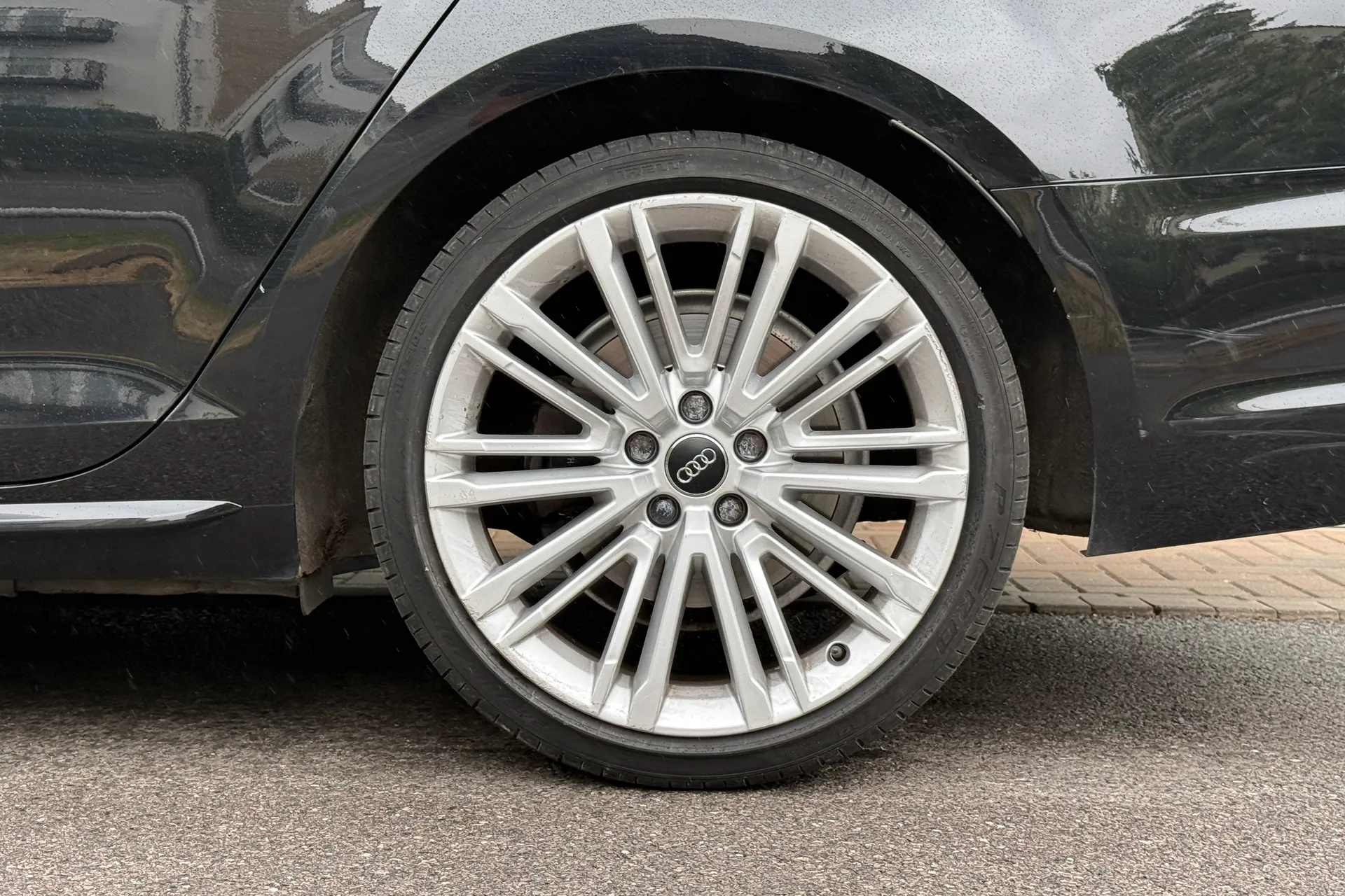 Audi A4 thumbnail image number 5