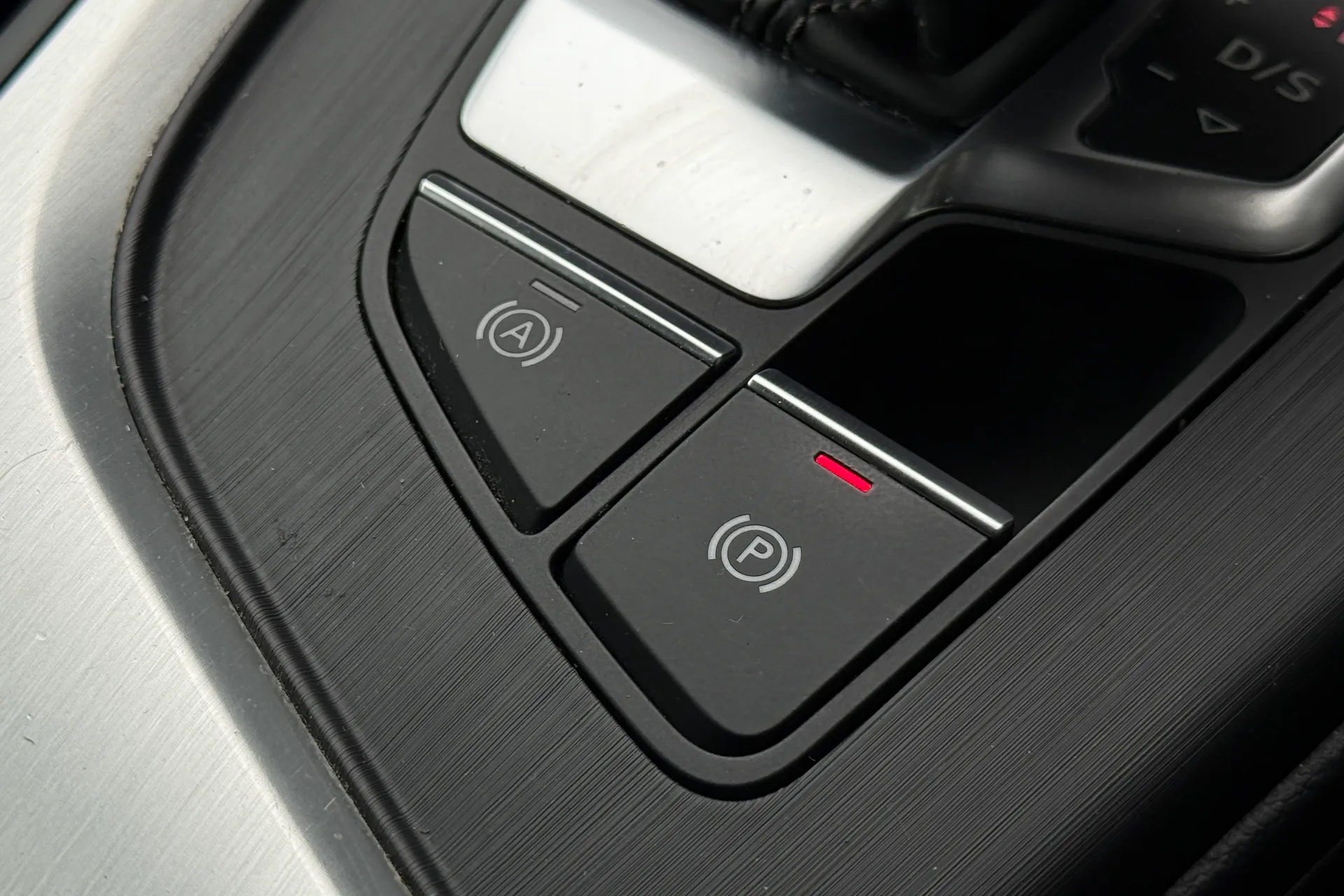 Audi A4 thumbnail image number 28