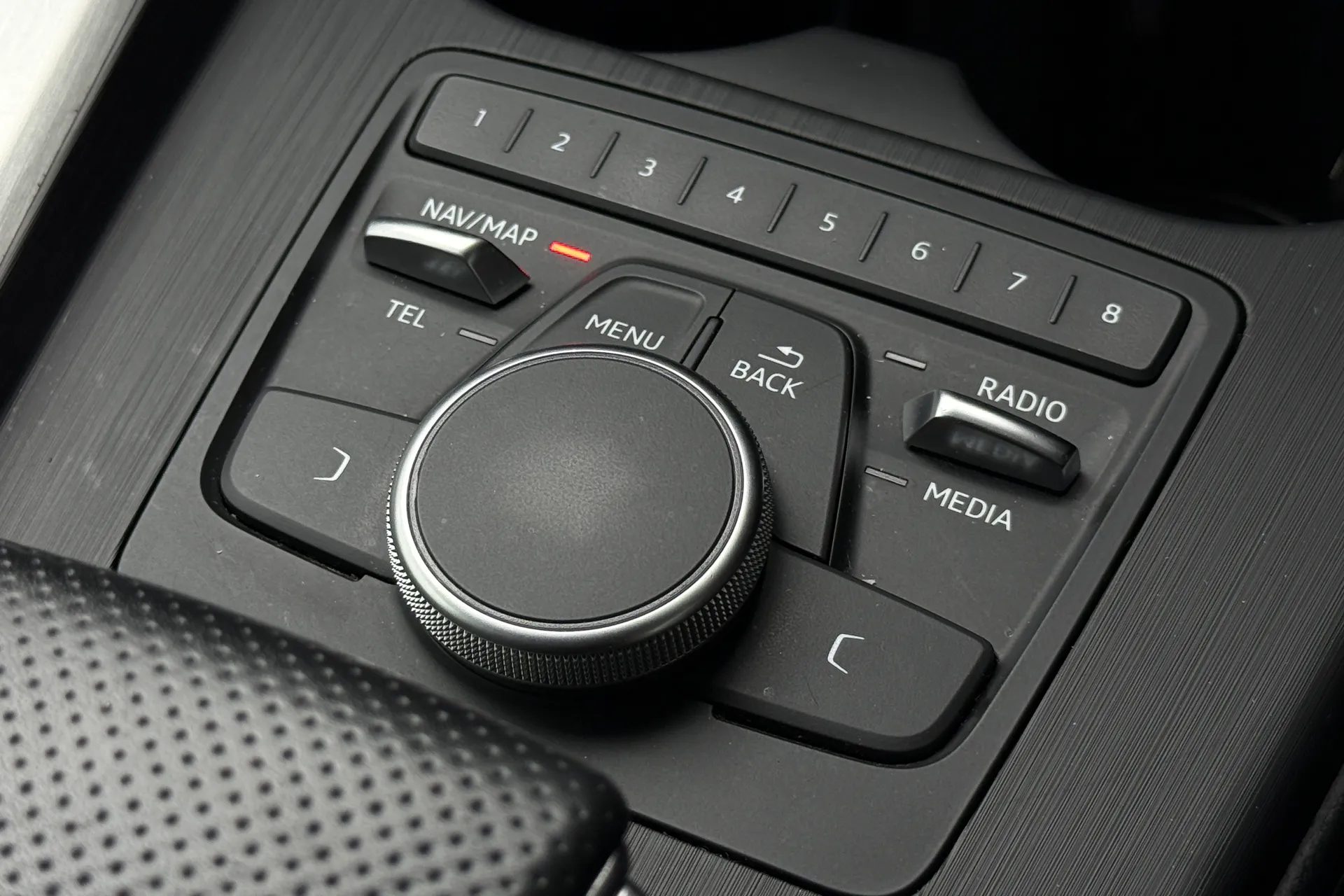 Audi A4 thumbnail image number 24