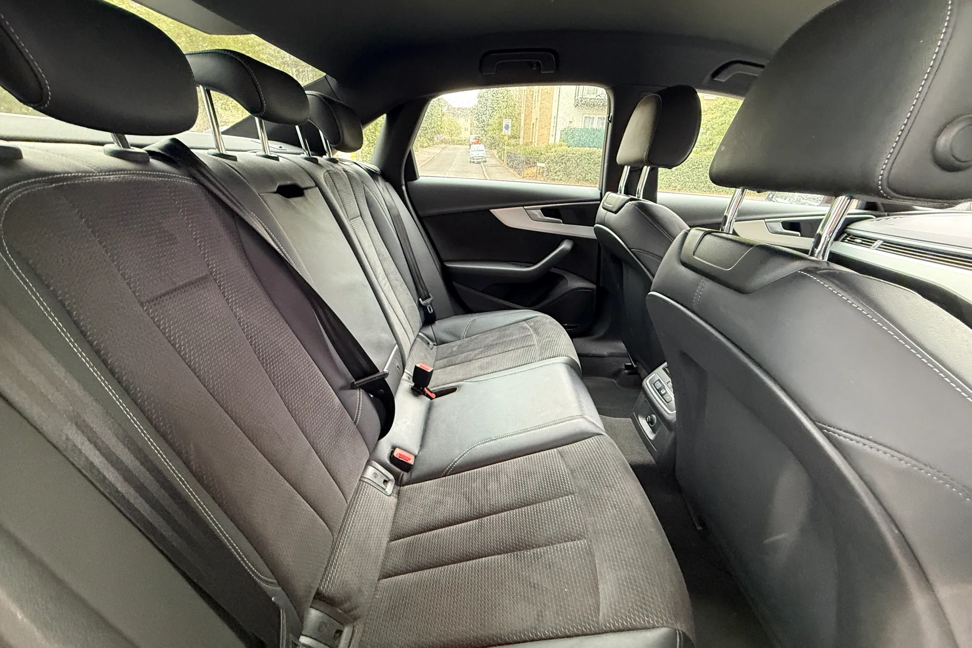 Audi A4 thumbnail image number 39