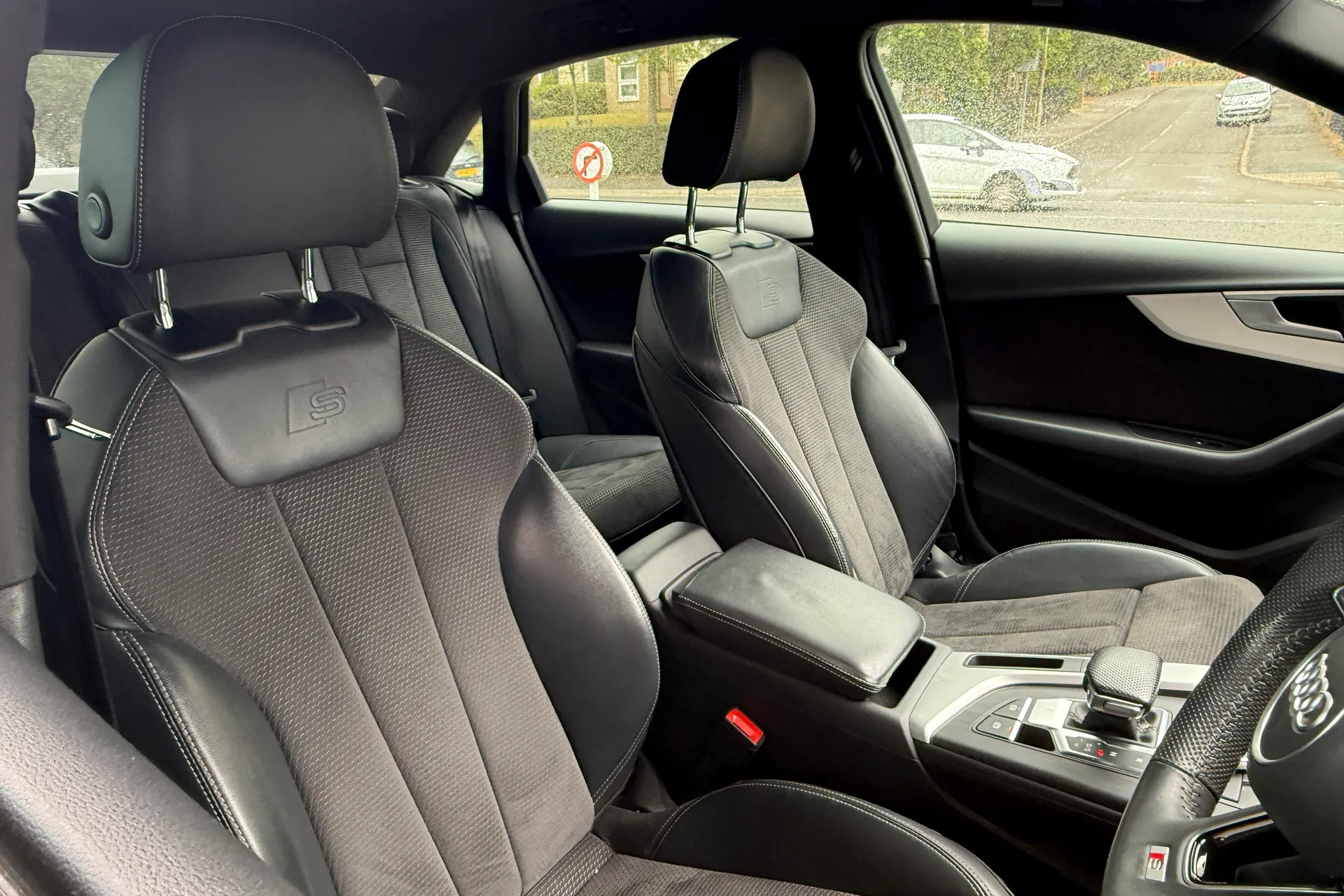 Audi A4 thumbnail image number 34