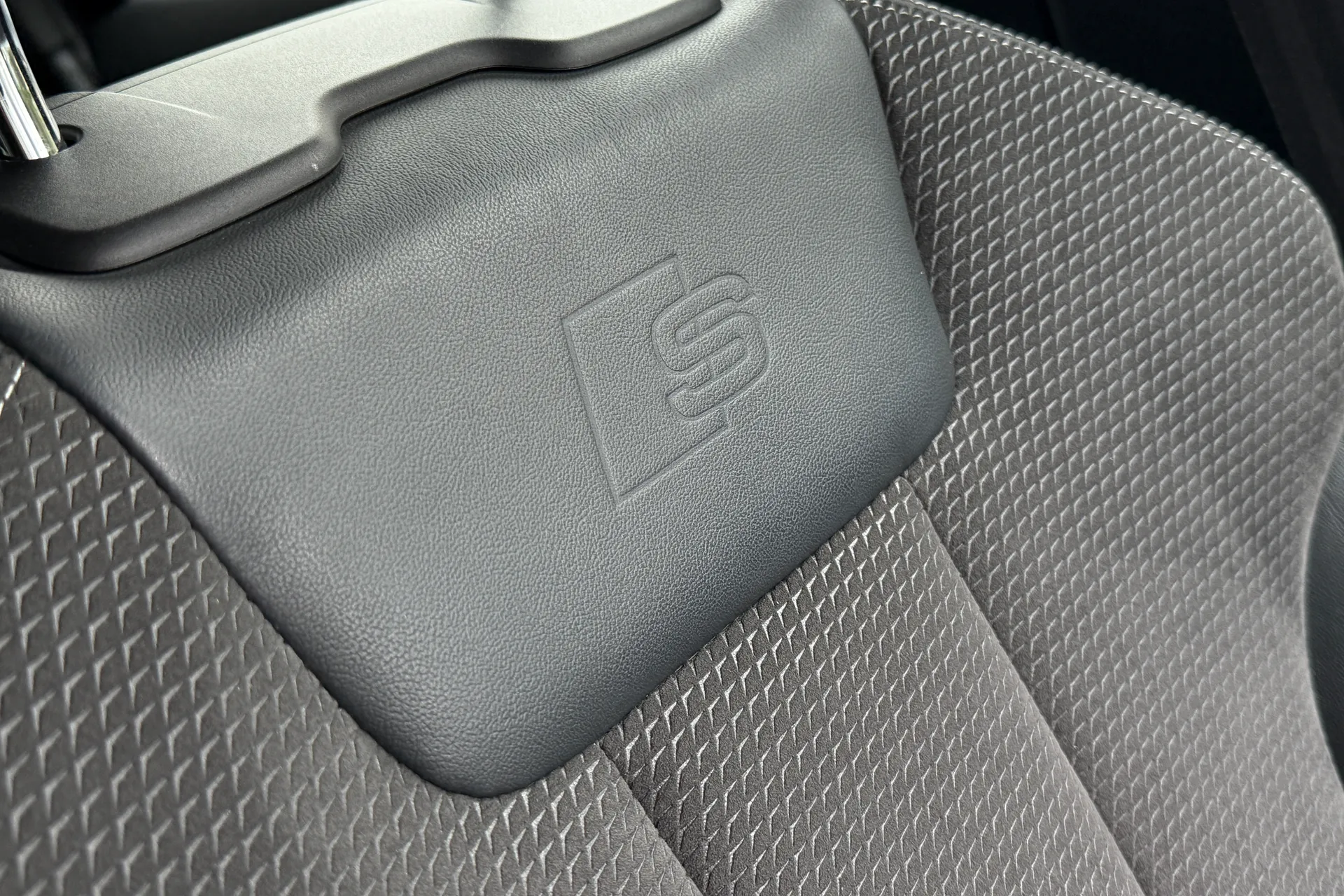 Audi A4 thumbnail image number 29