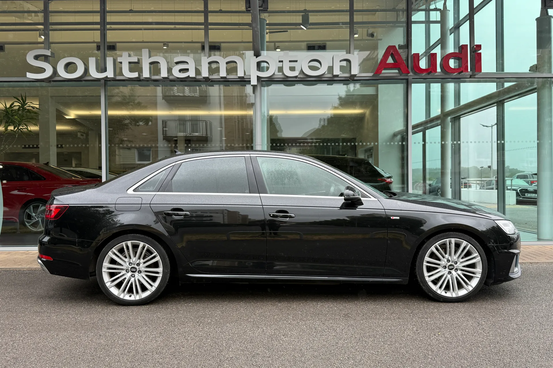 Audi A4 thumbnail image number 4