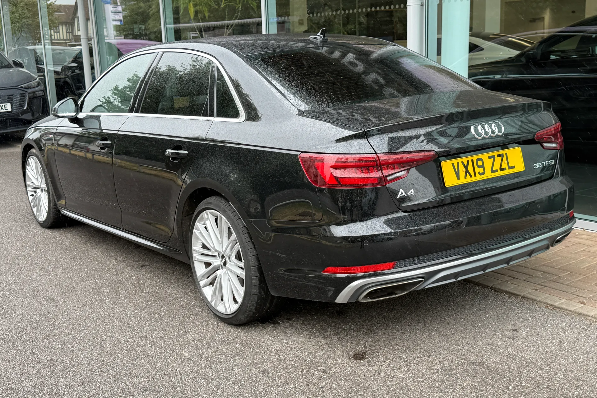 Audi A4 thumbnail image number 3