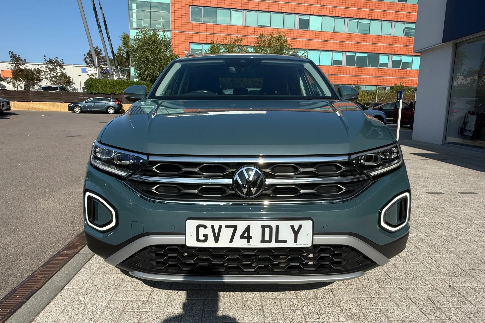 VOLKSWAGEN T-ROC thumbnail image number 12