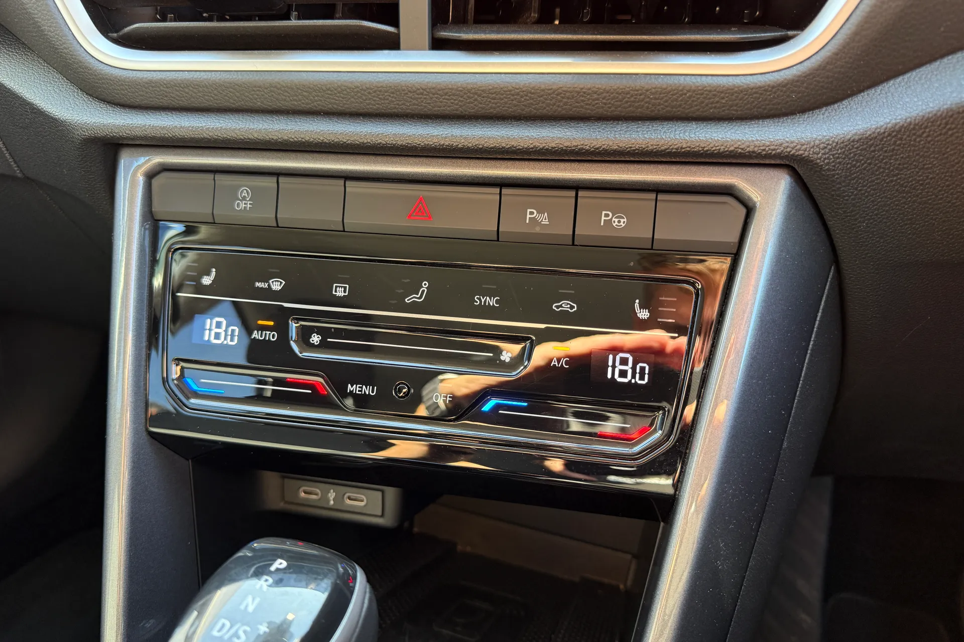 VOLKSWAGEN T-ROC thumbnail image number 35