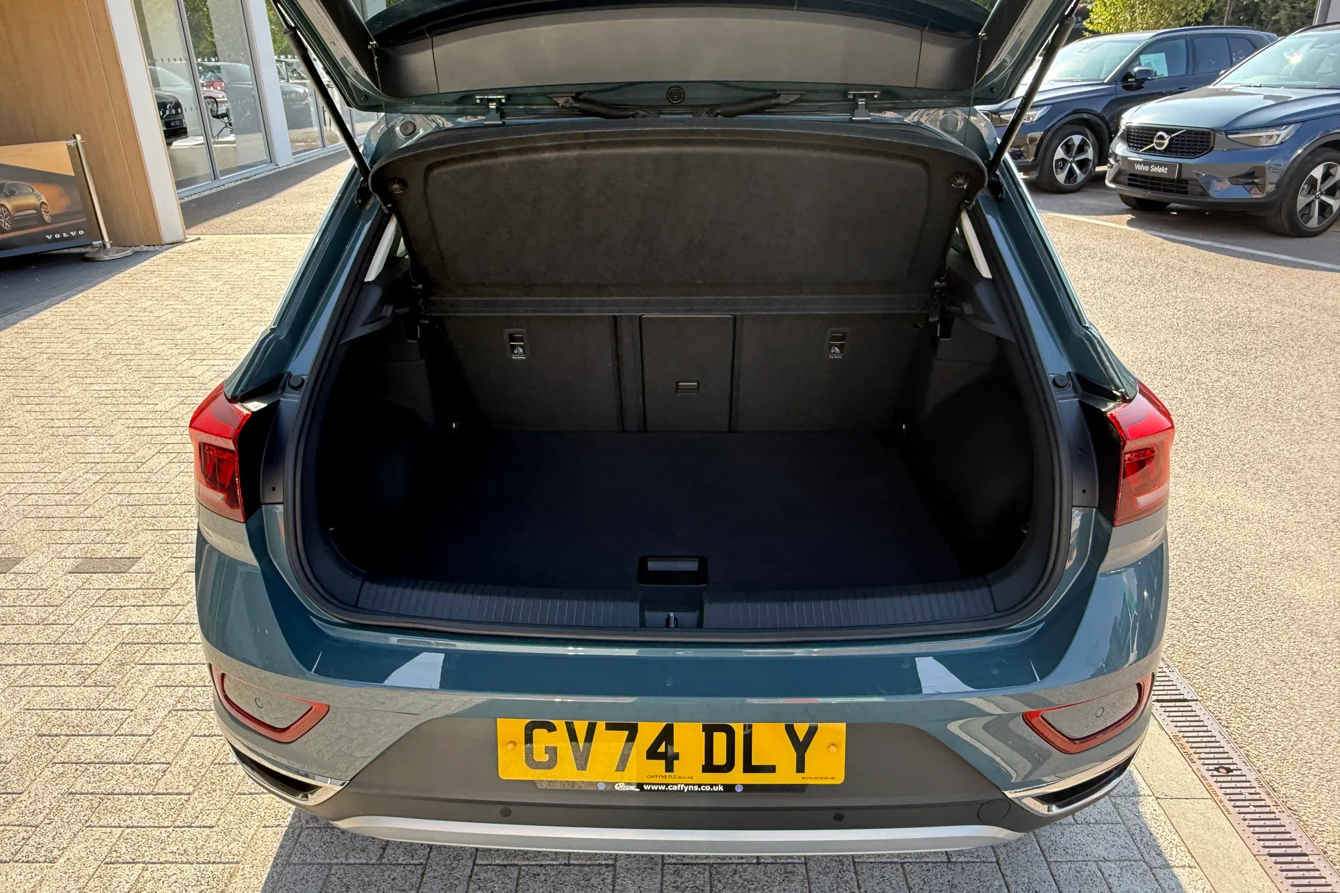 VOLKSWAGEN T-ROC thumbnail image number 18