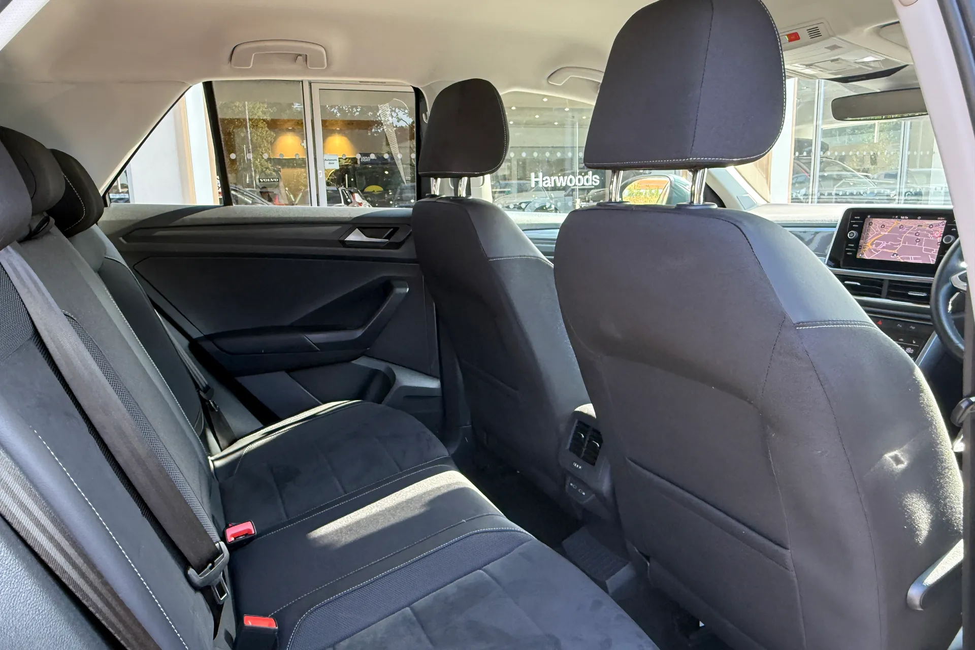 VOLKSWAGEN T-ROC thumbnail image number 21