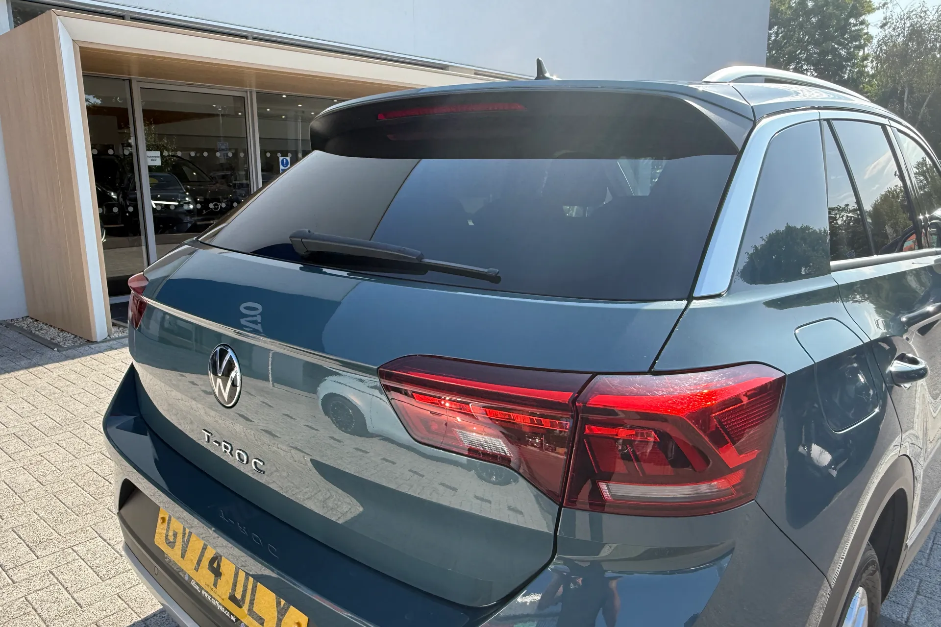 VOLKSWAGEN T-ROC thumbnail image number 16
