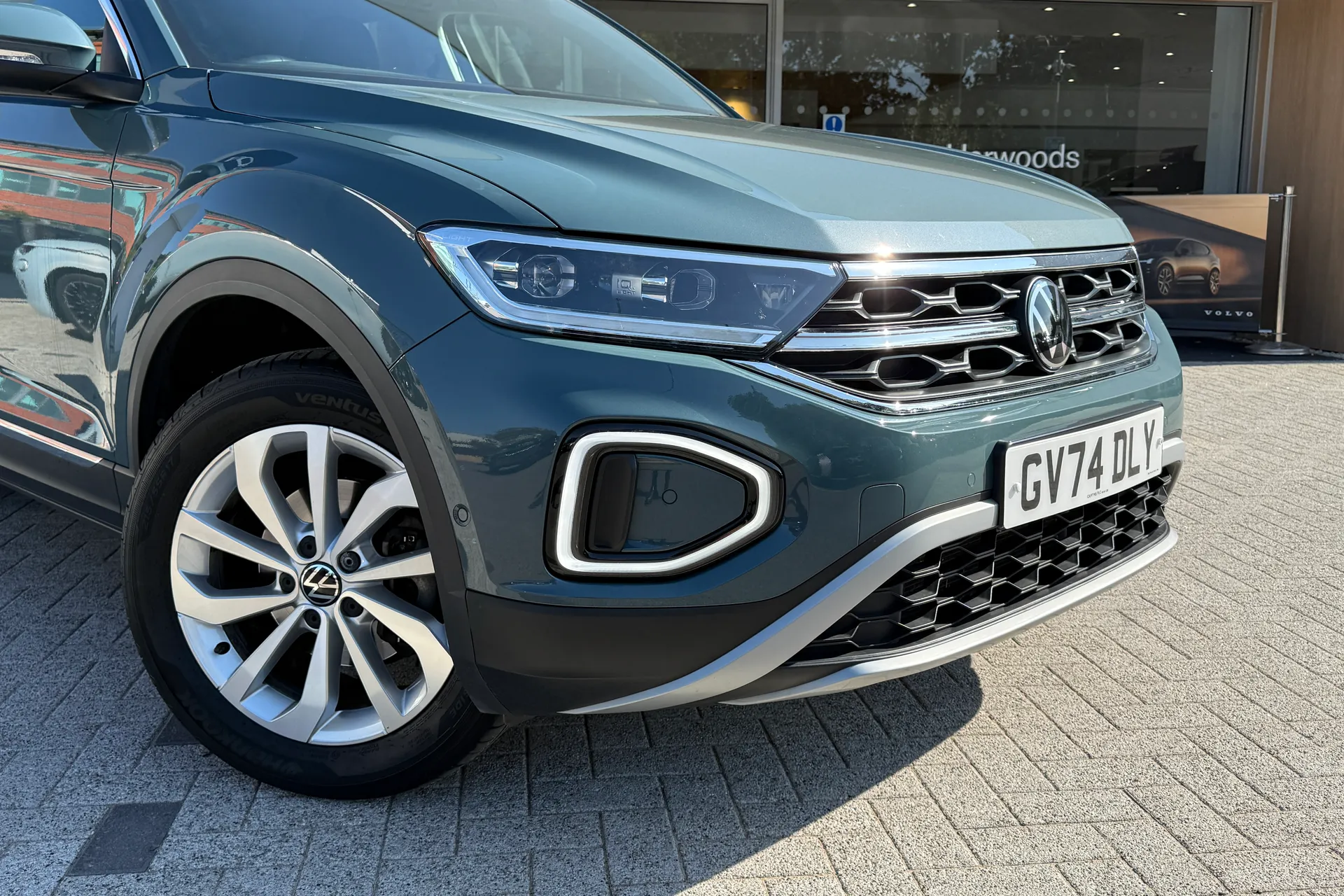 VOLKSWAGEN T-ROC thumbnail image number 6