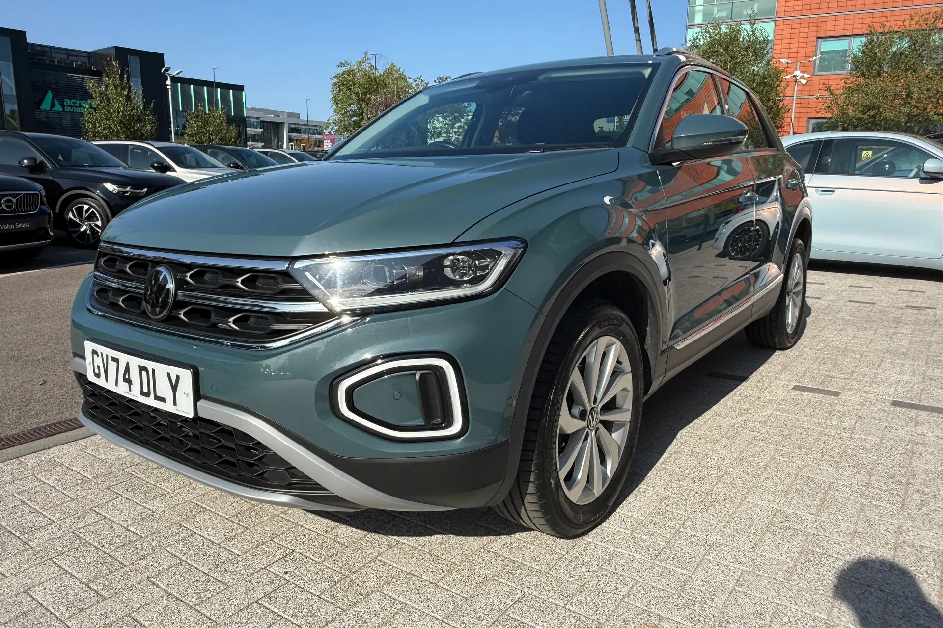 VOLKSWAGEN T-ROC thumbnail image number 11