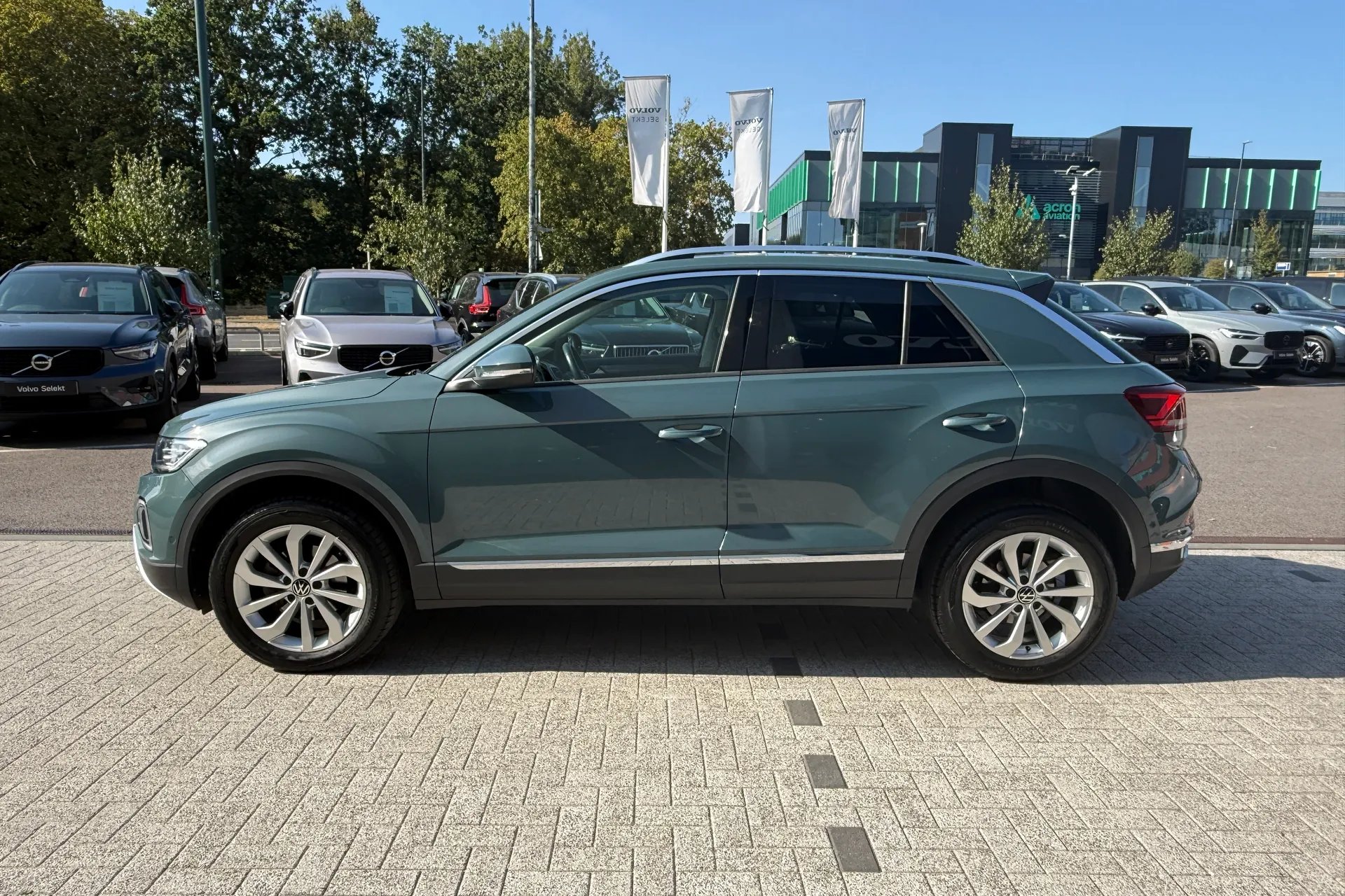 VOLKSWAGEN T-ROC thumbnail image number 10