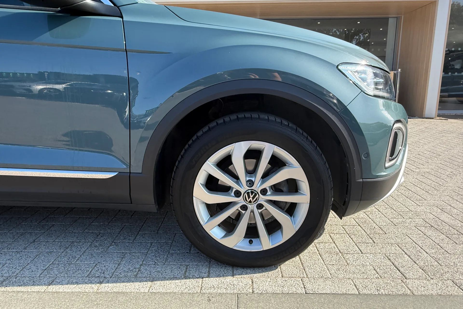 VOLKSWAGEN T-ROC thumbnail image number 13