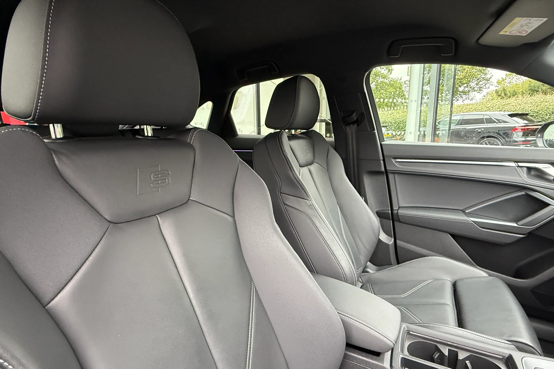 Audi Q3 thumbnail image number 15
