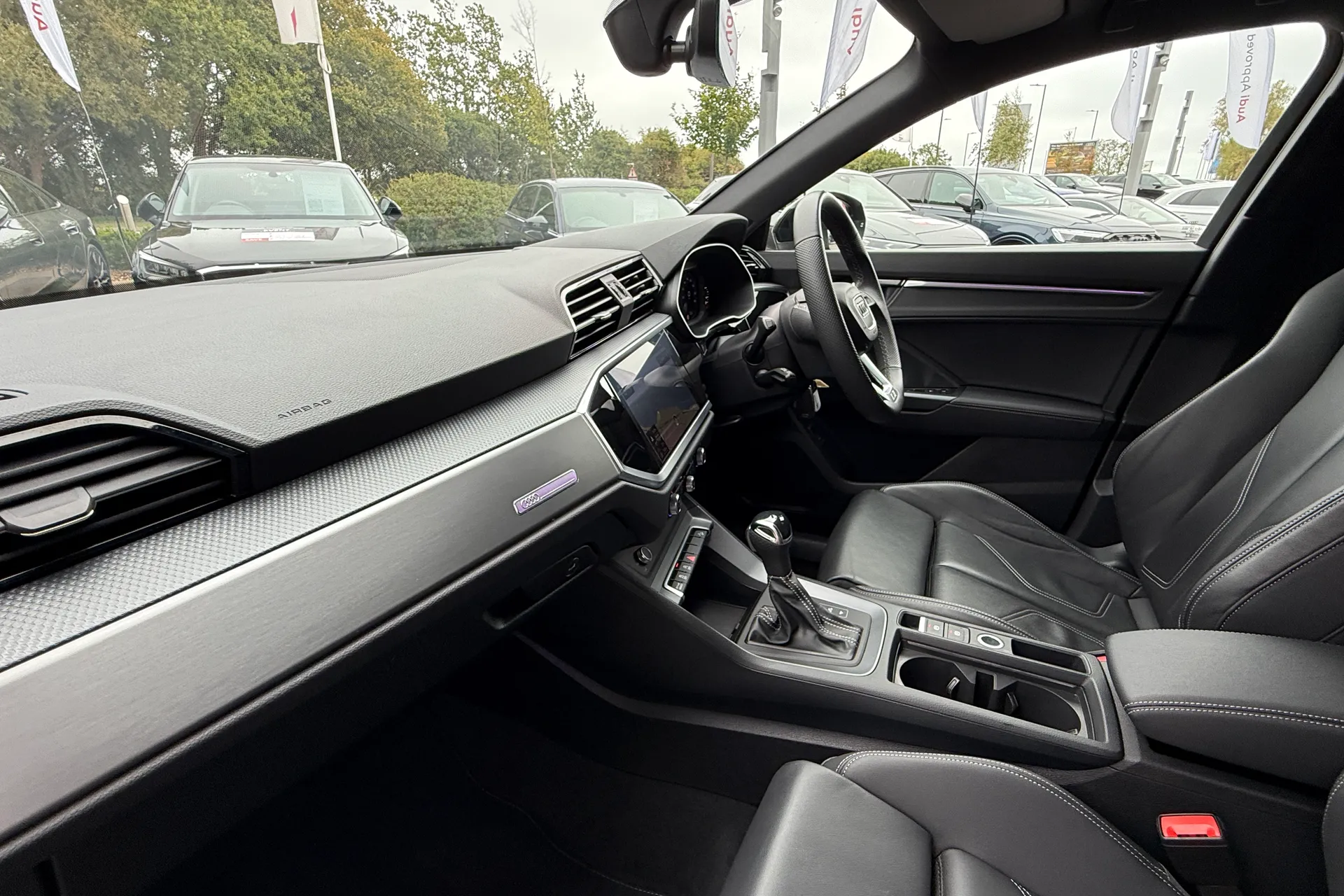Audi Q3 thumbnail image number 32