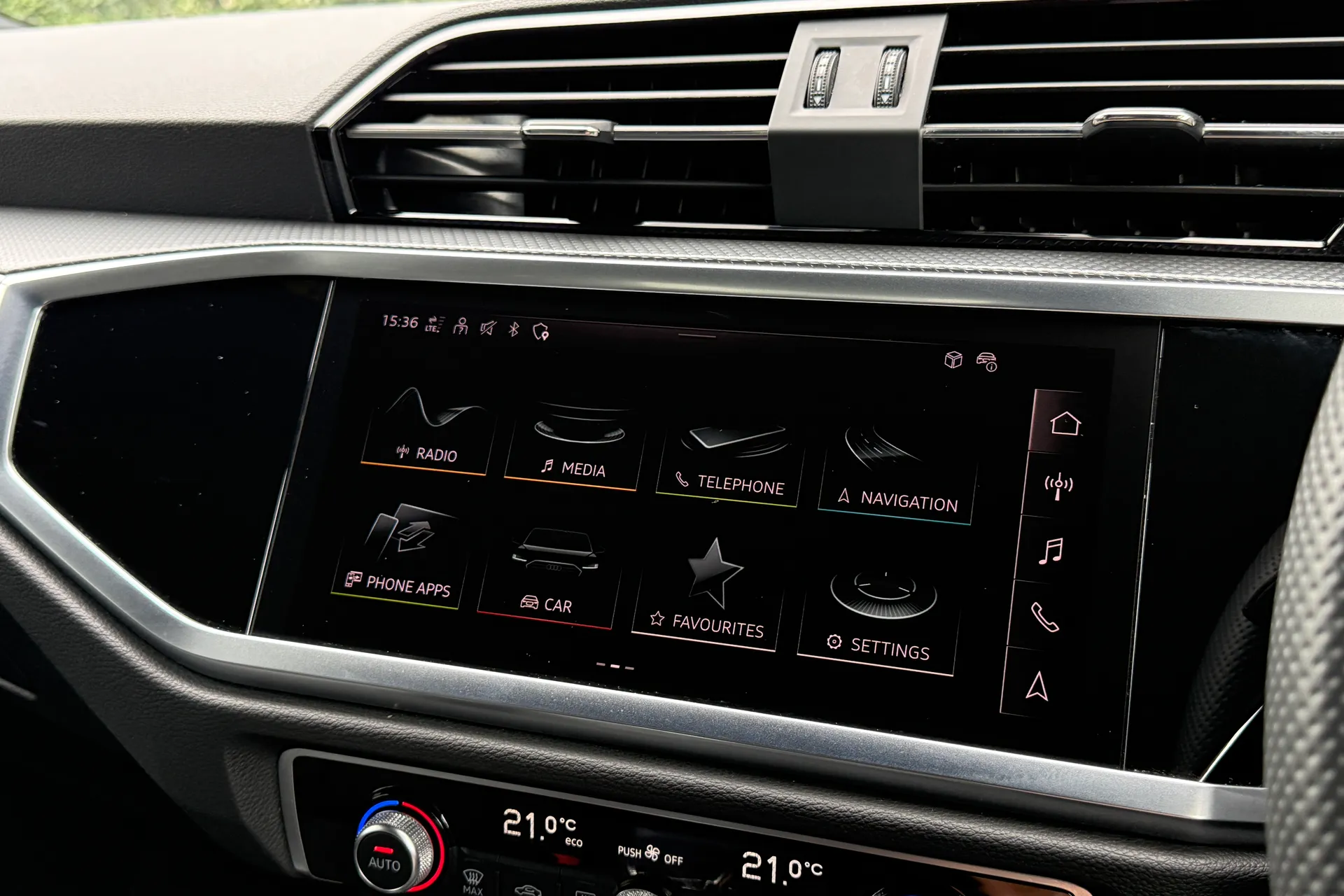 Audi Q3 thumbnail image number 14