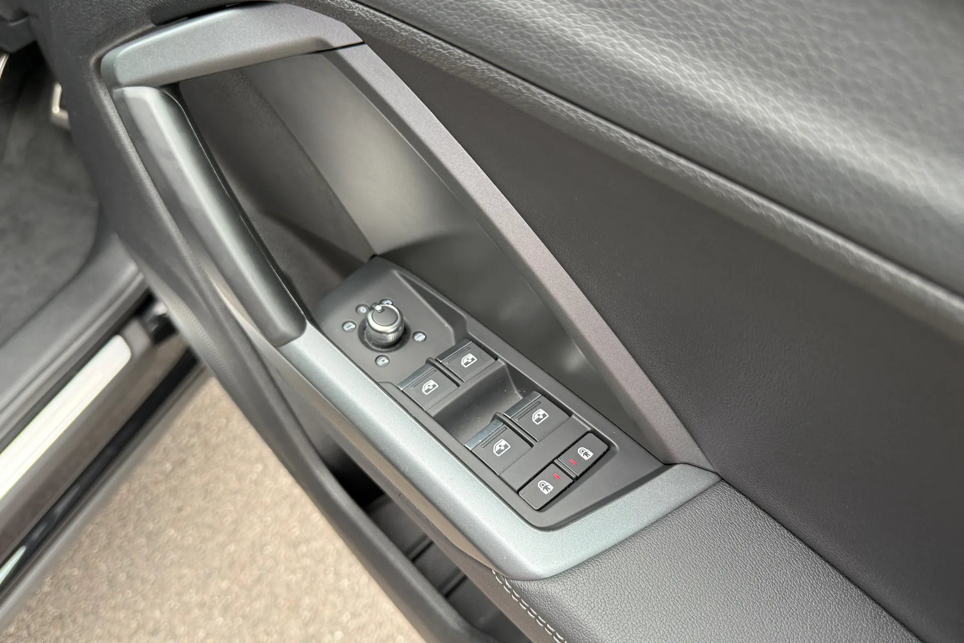 Audi Q3 thumbnail image number 46