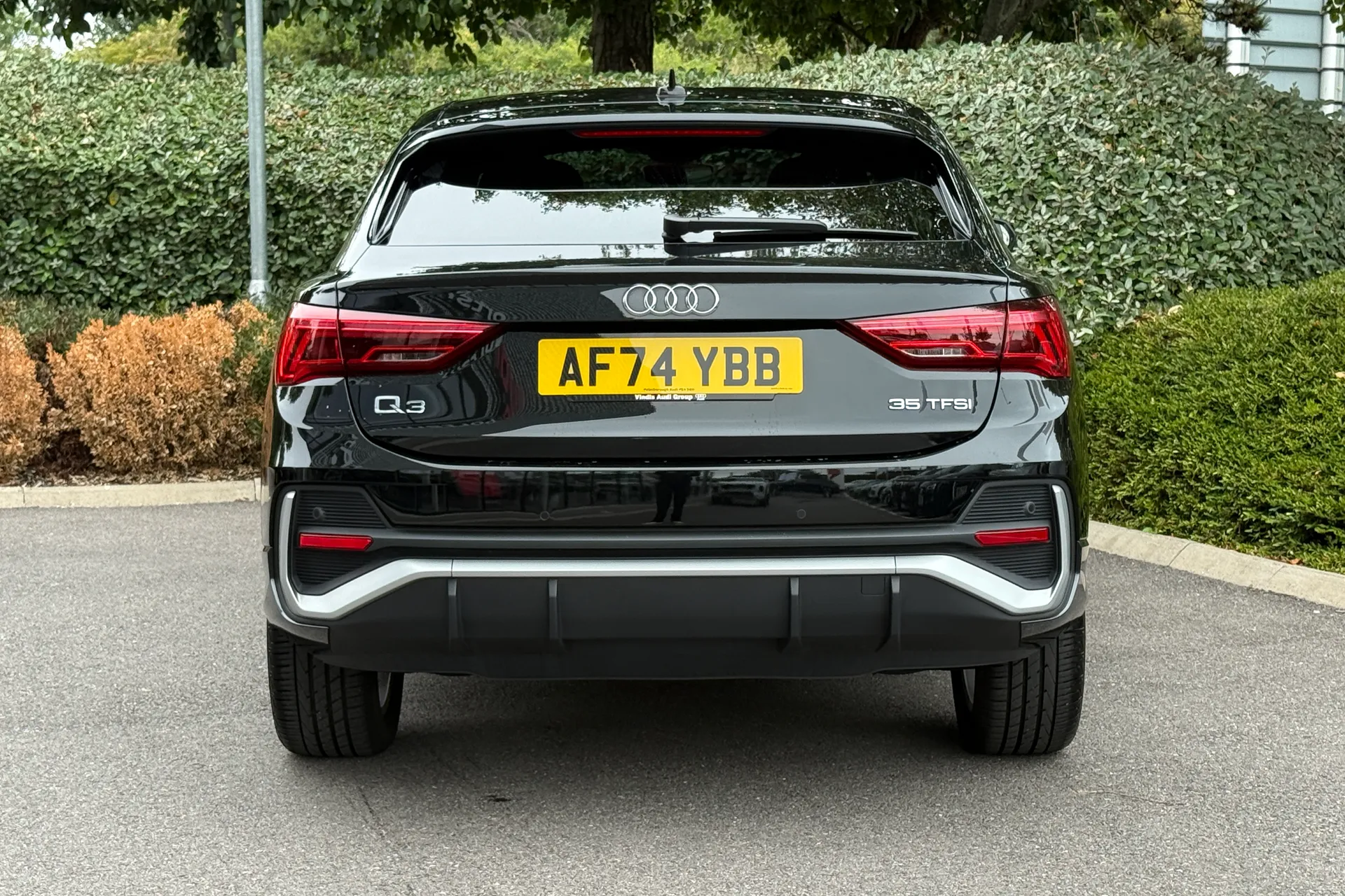 Audi Q3 thumbnail image number 9