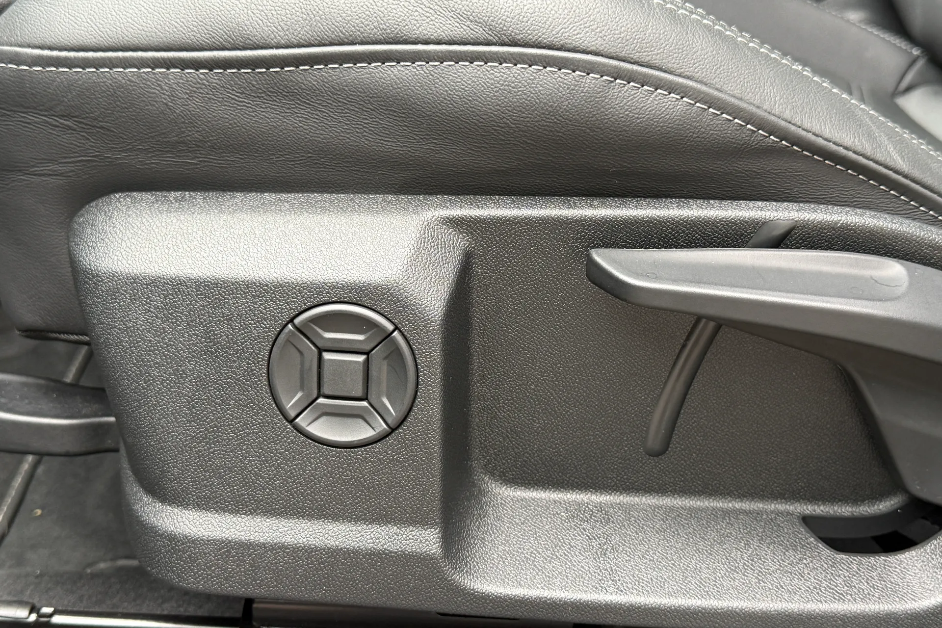 Audi Q3 thumbnail image number 40