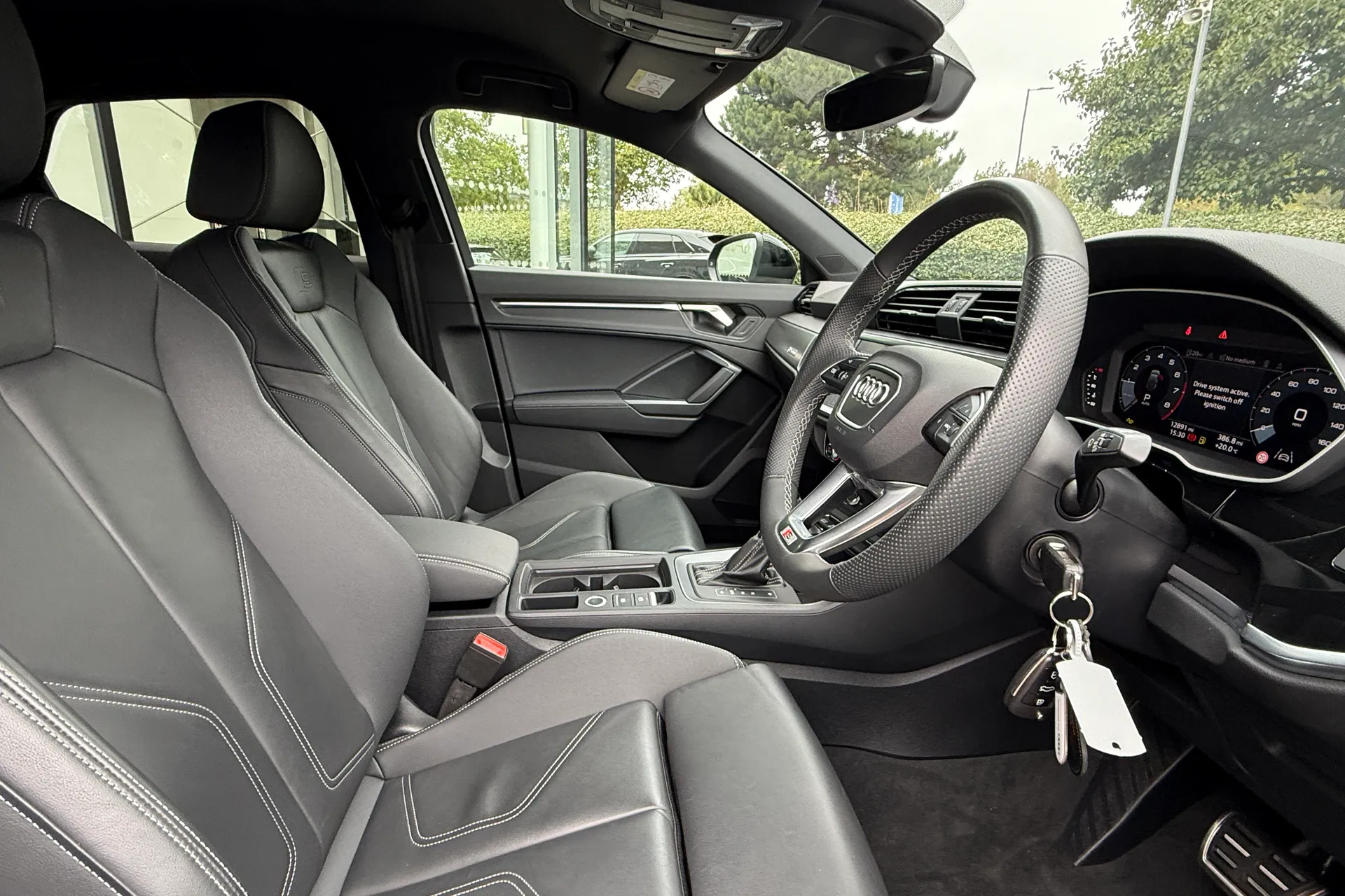 Audi Q3 thumbnail image number 11