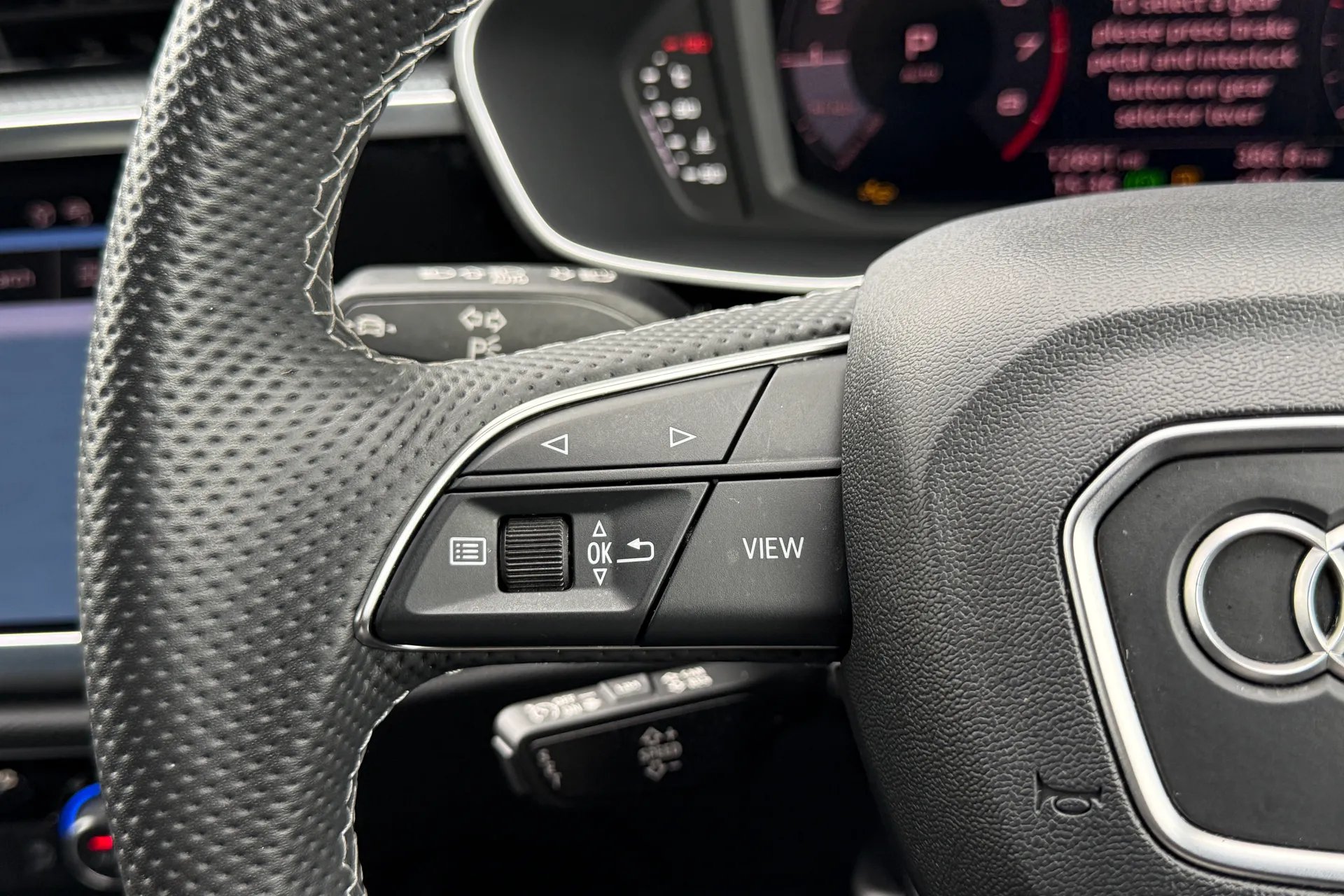 Audi Q3 thumbnail image number 50