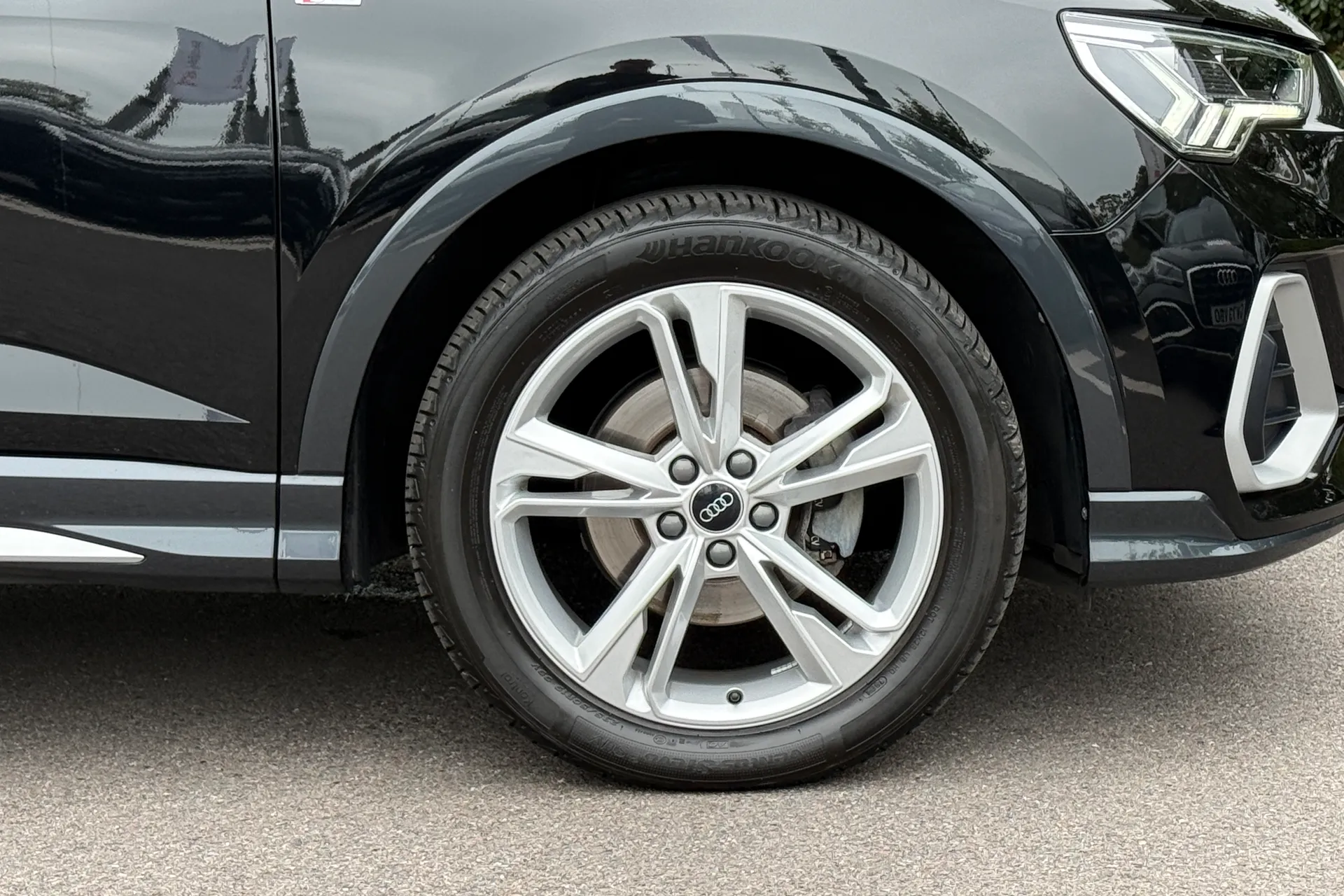Audi Q3 thumbnail image number 21