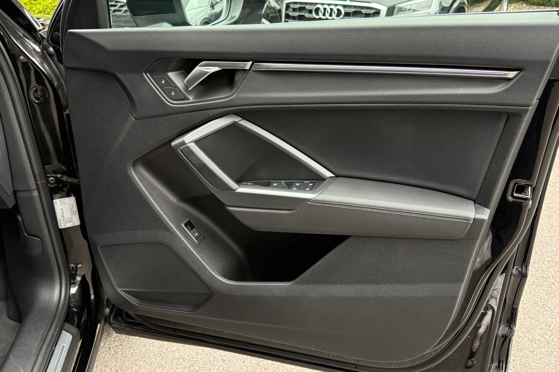 Audi Q3 thumbnail image number 20