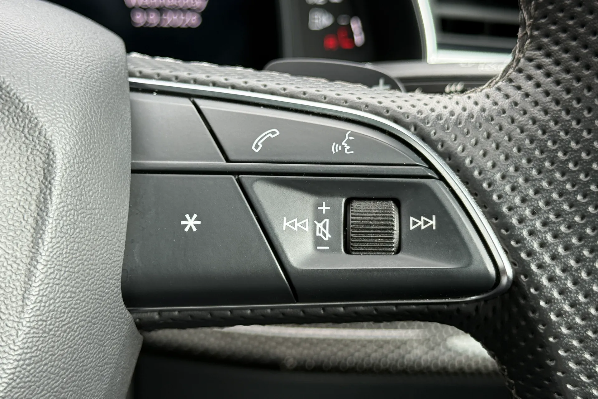 Audi Q8 thumbnail image number 30