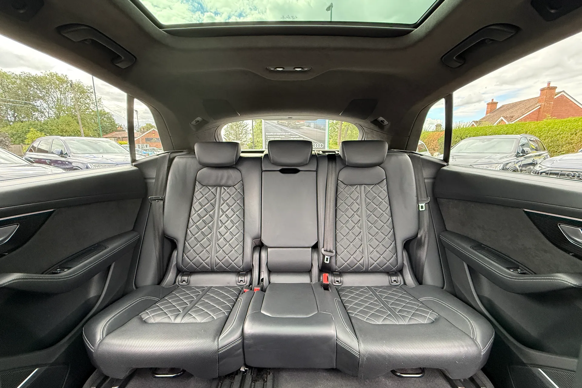 Audi Q8 thumbnail image number 8