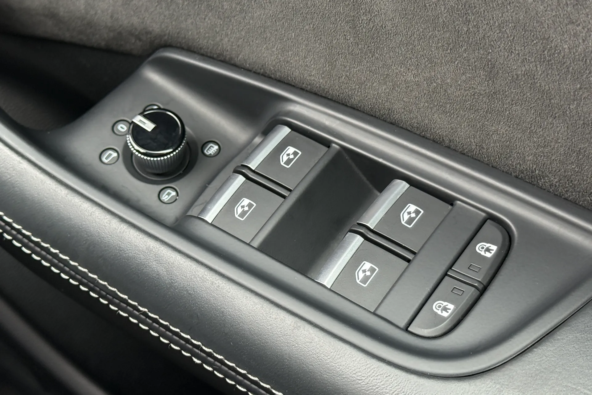 Audi Q8 thumbnail image number 27