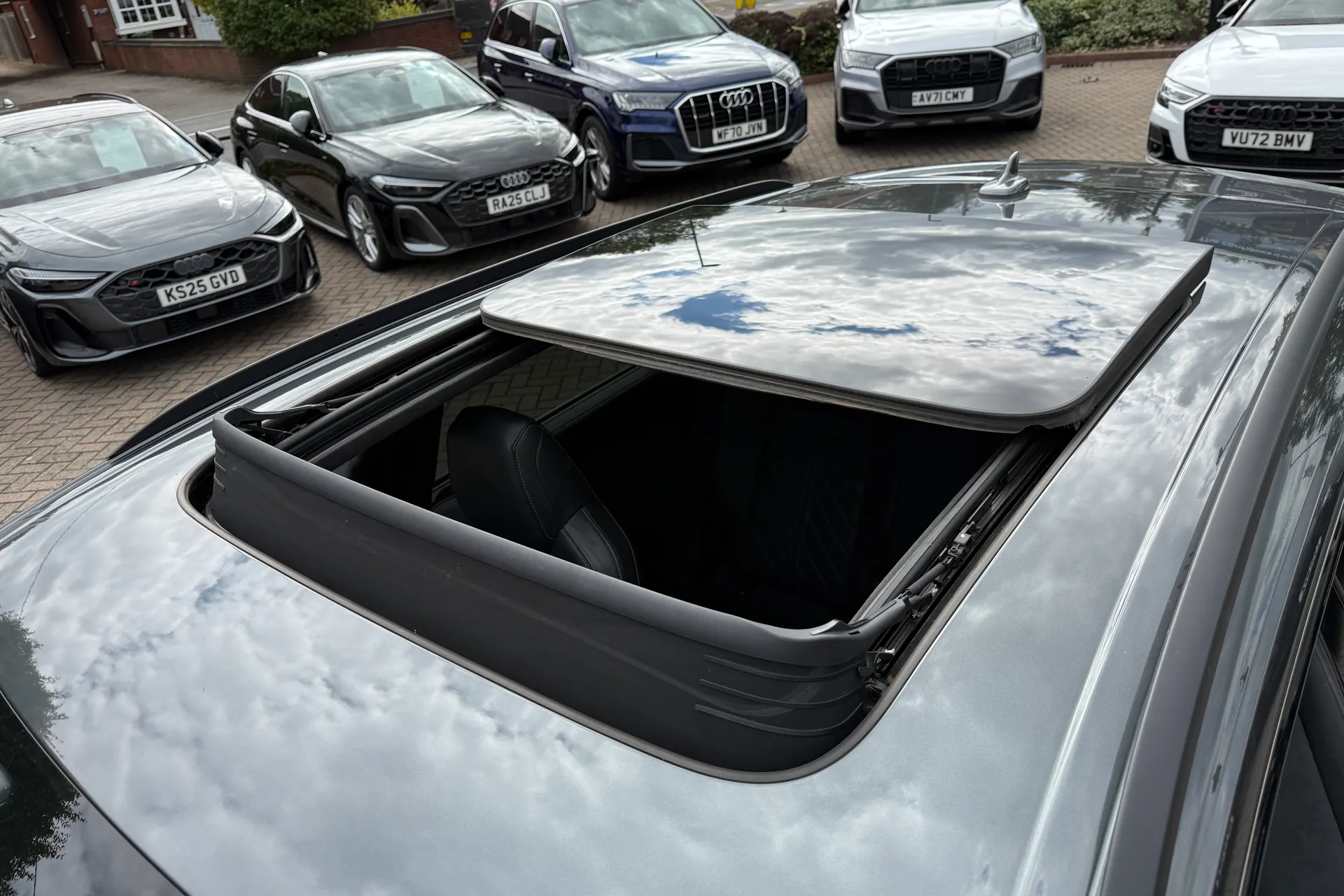 Audi Q8 thumbnail image number 9