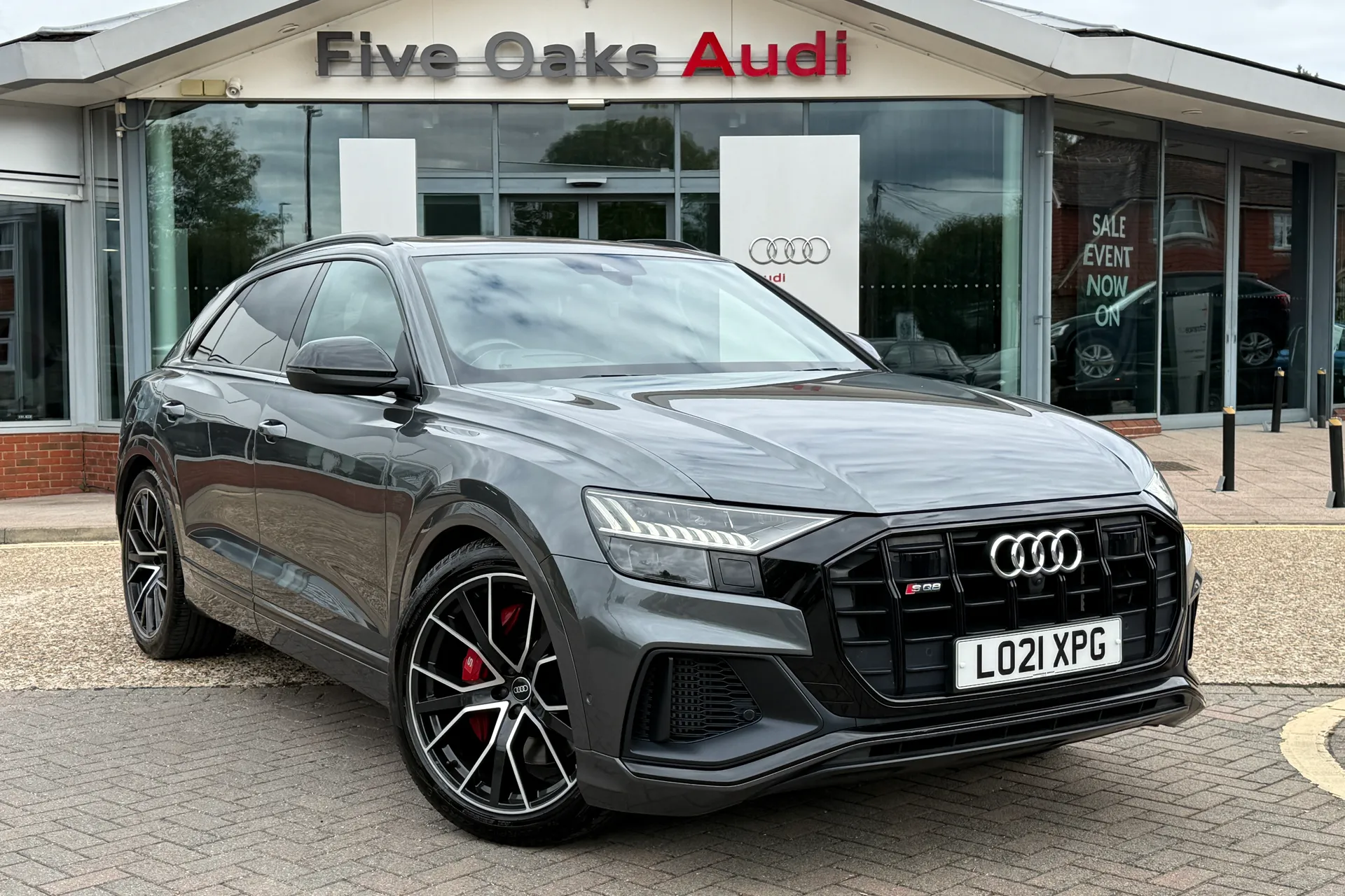 Audi Q8 focused image