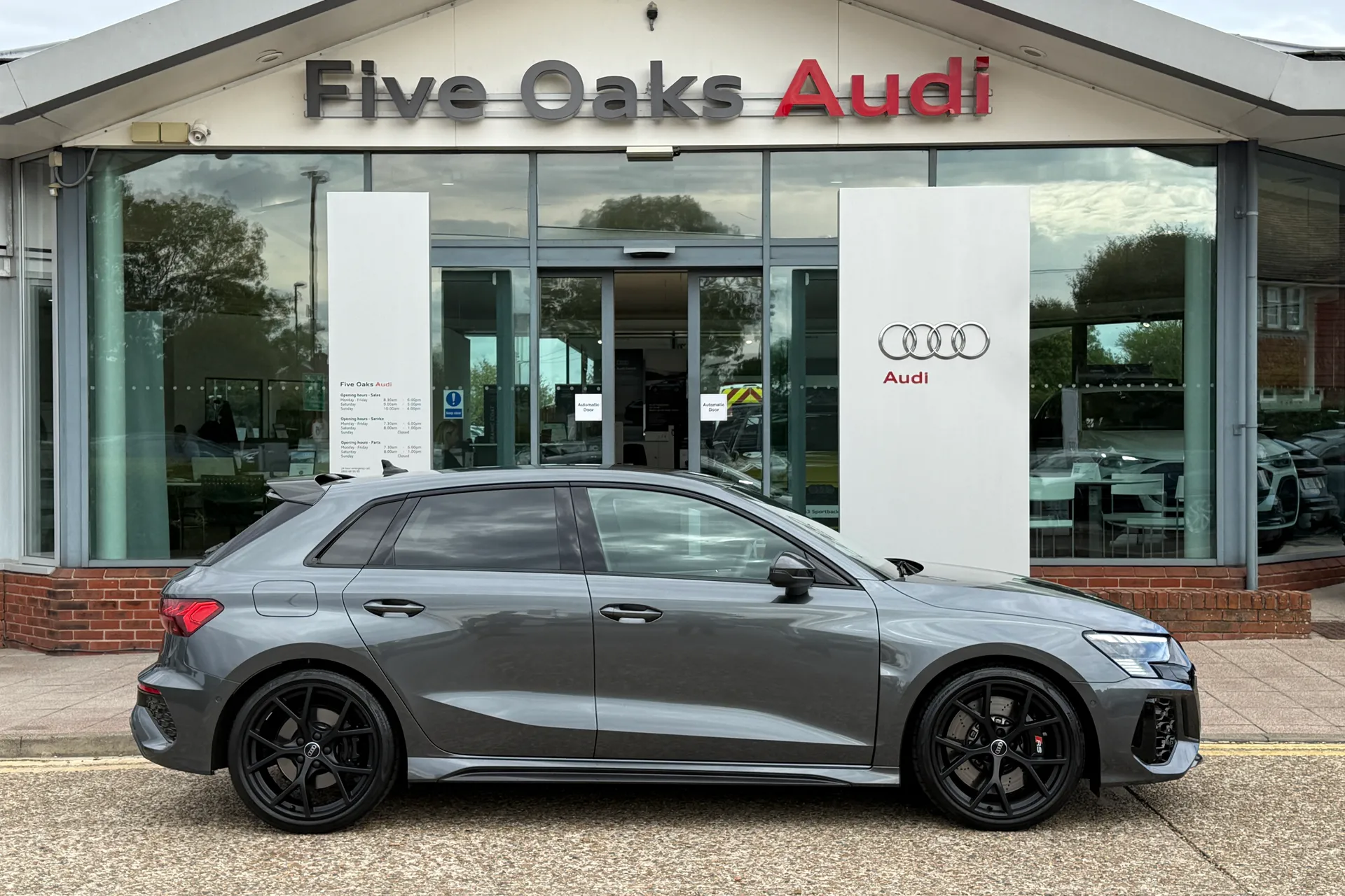 Audi RS3 thumbnail image number 2
