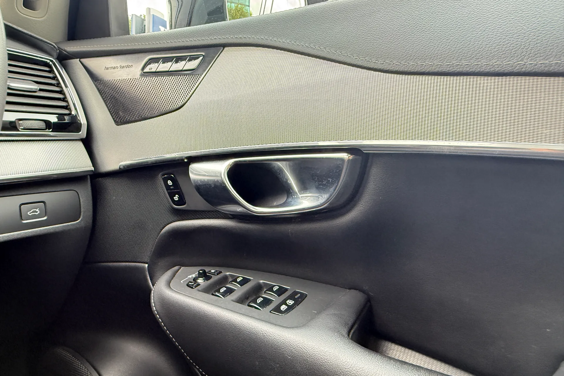 Volvo XC90 thumbnail image number 43