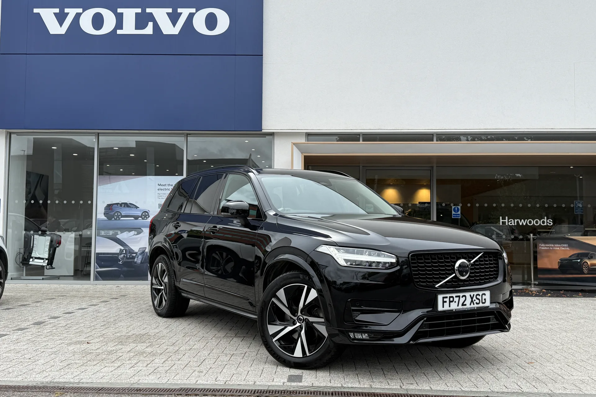 Volvo XC90 focused image