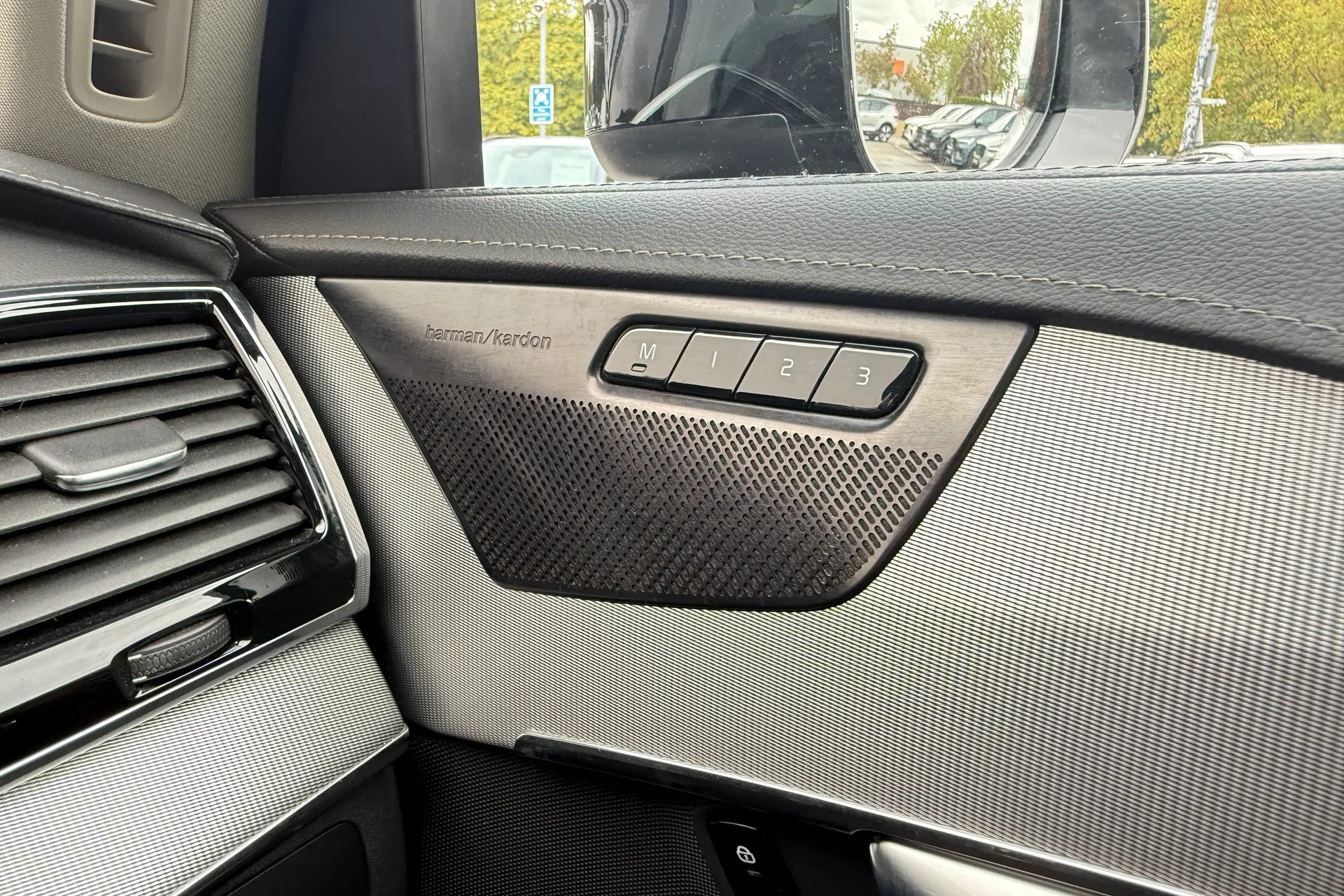 Volvo XC90 thumbnail image number 44