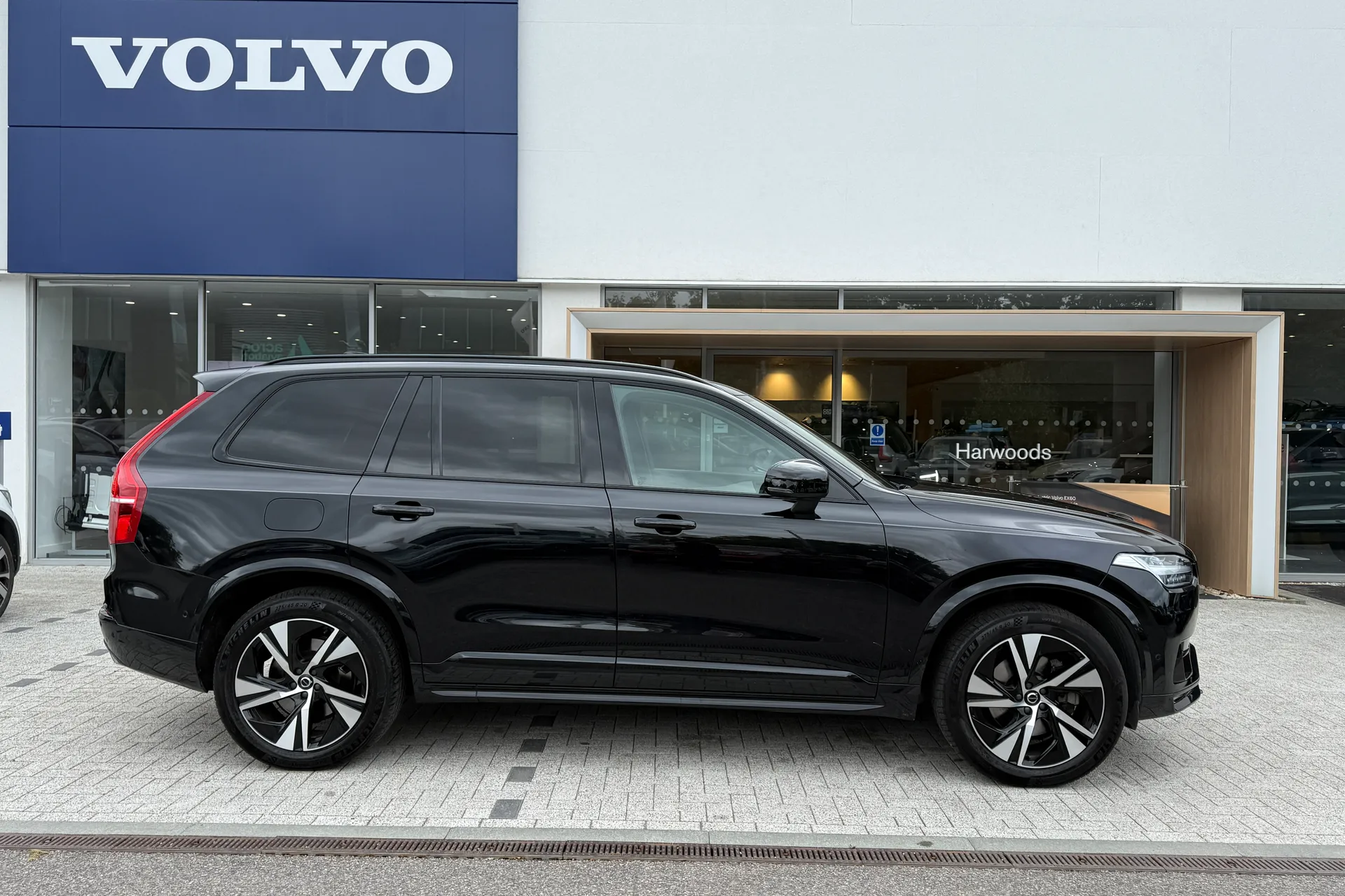 Volvo XC90 thumbnail image number 2