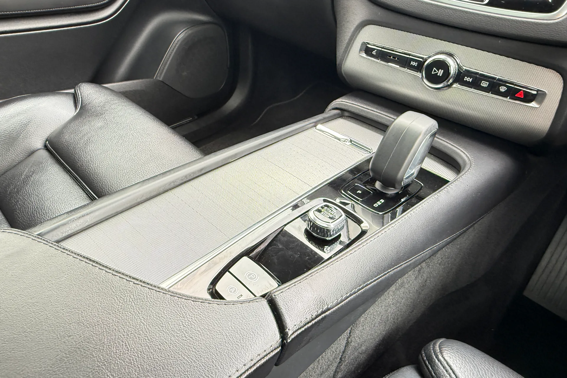 Volvo XC90 thumbnail image number 45