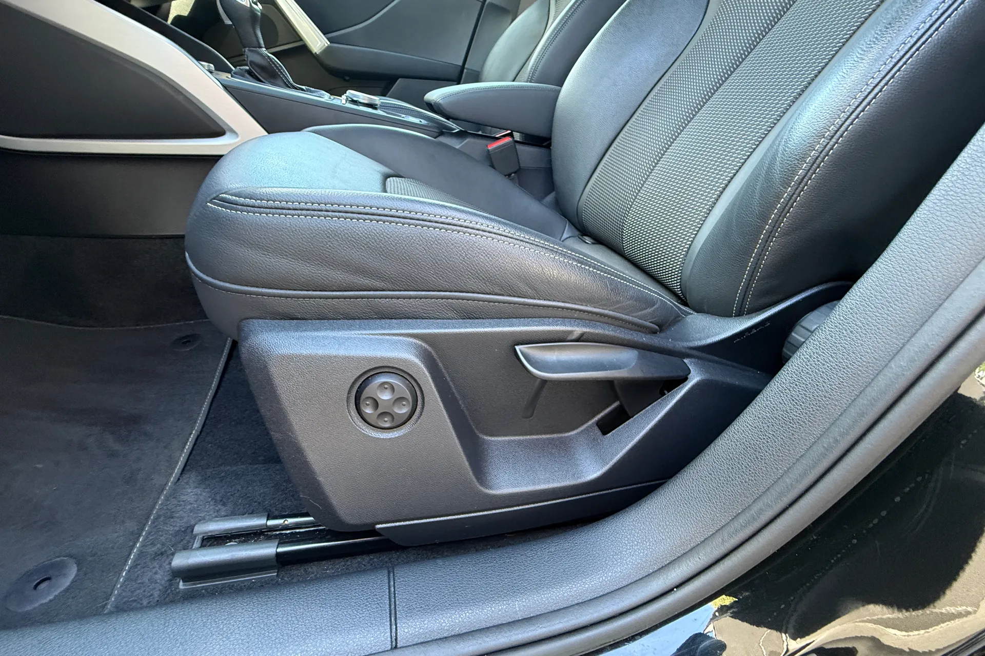 Audi Q2 thumbnail image number 33