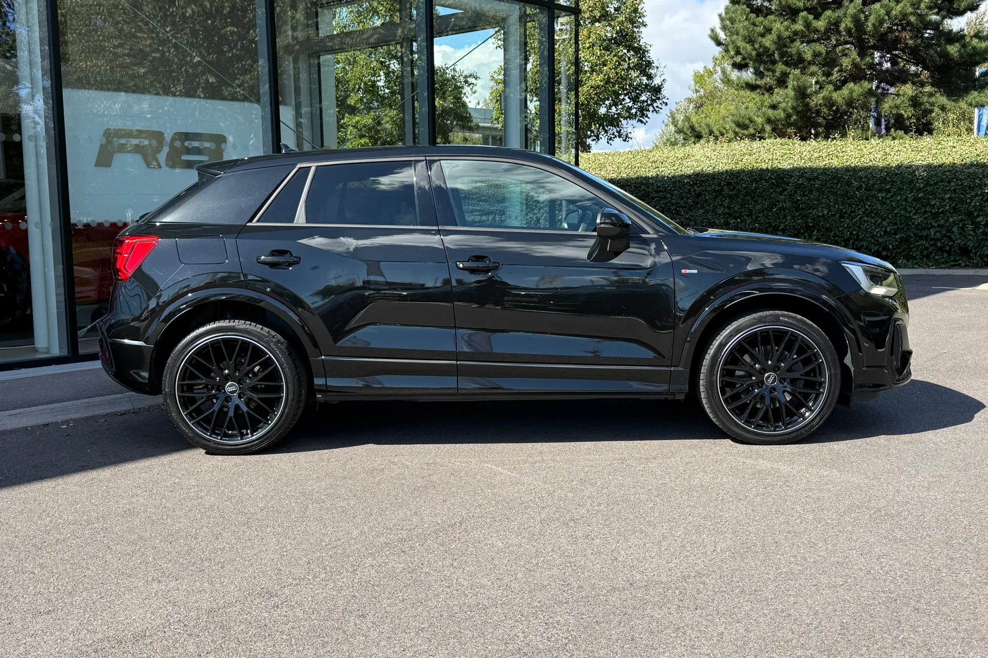 Audi Q2 thumbnail image number 2