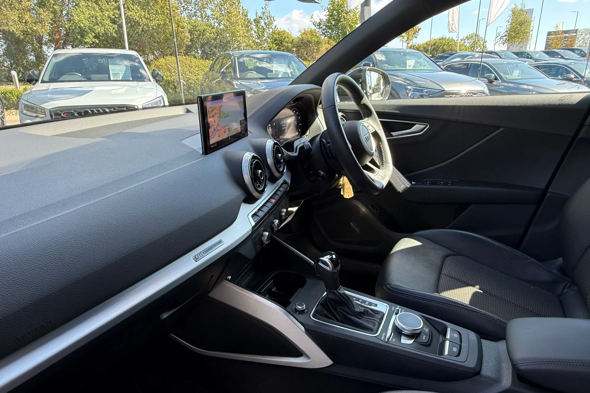 Audi Q2 thumbnail image number 21