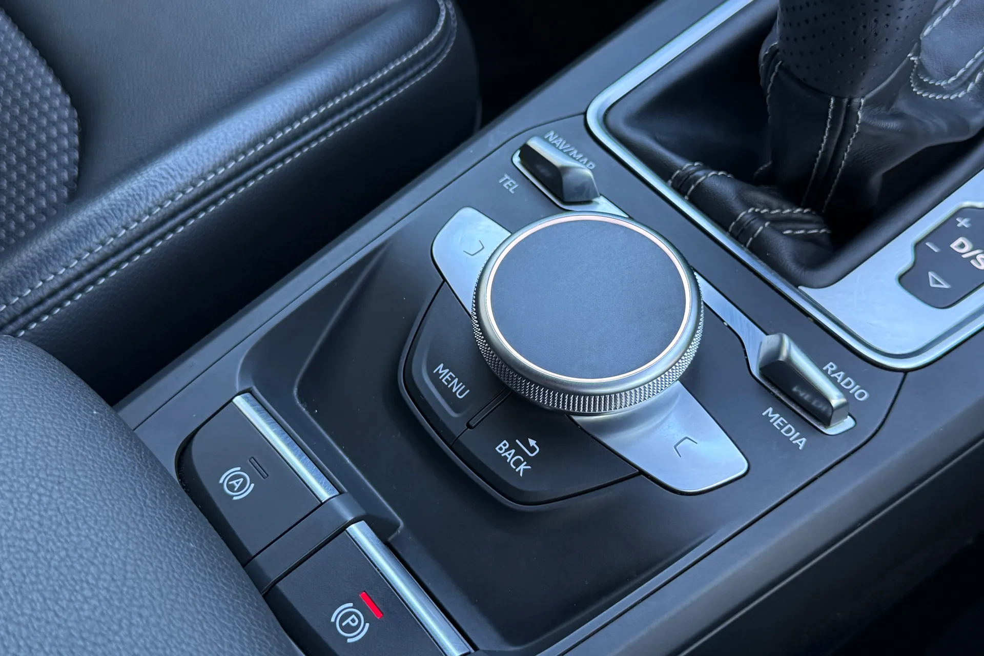 Audi Q2 thumbnail image number 25