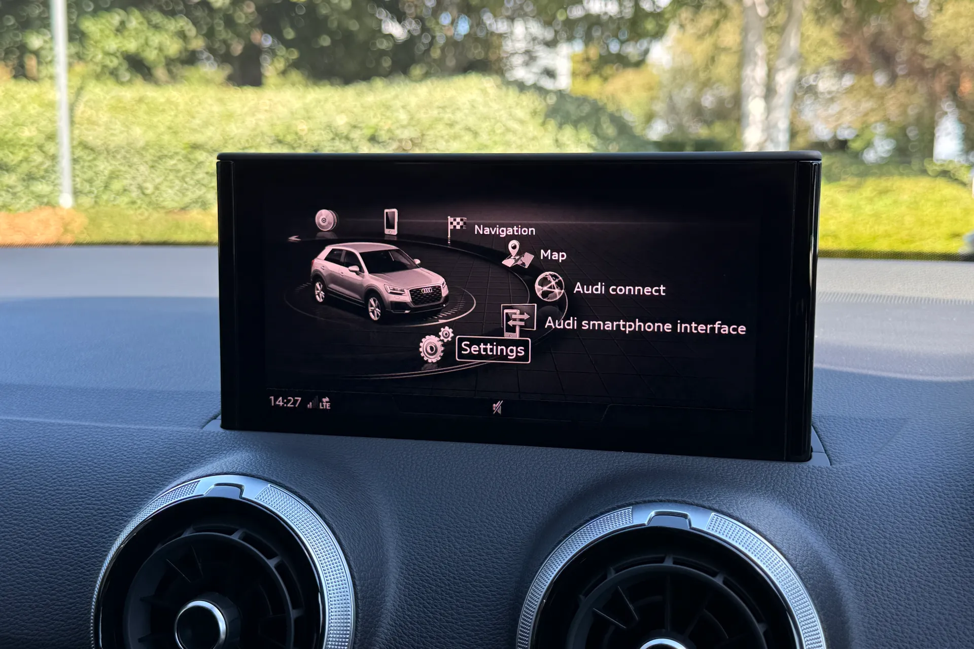 Audi Q2 thumbnail image number 16