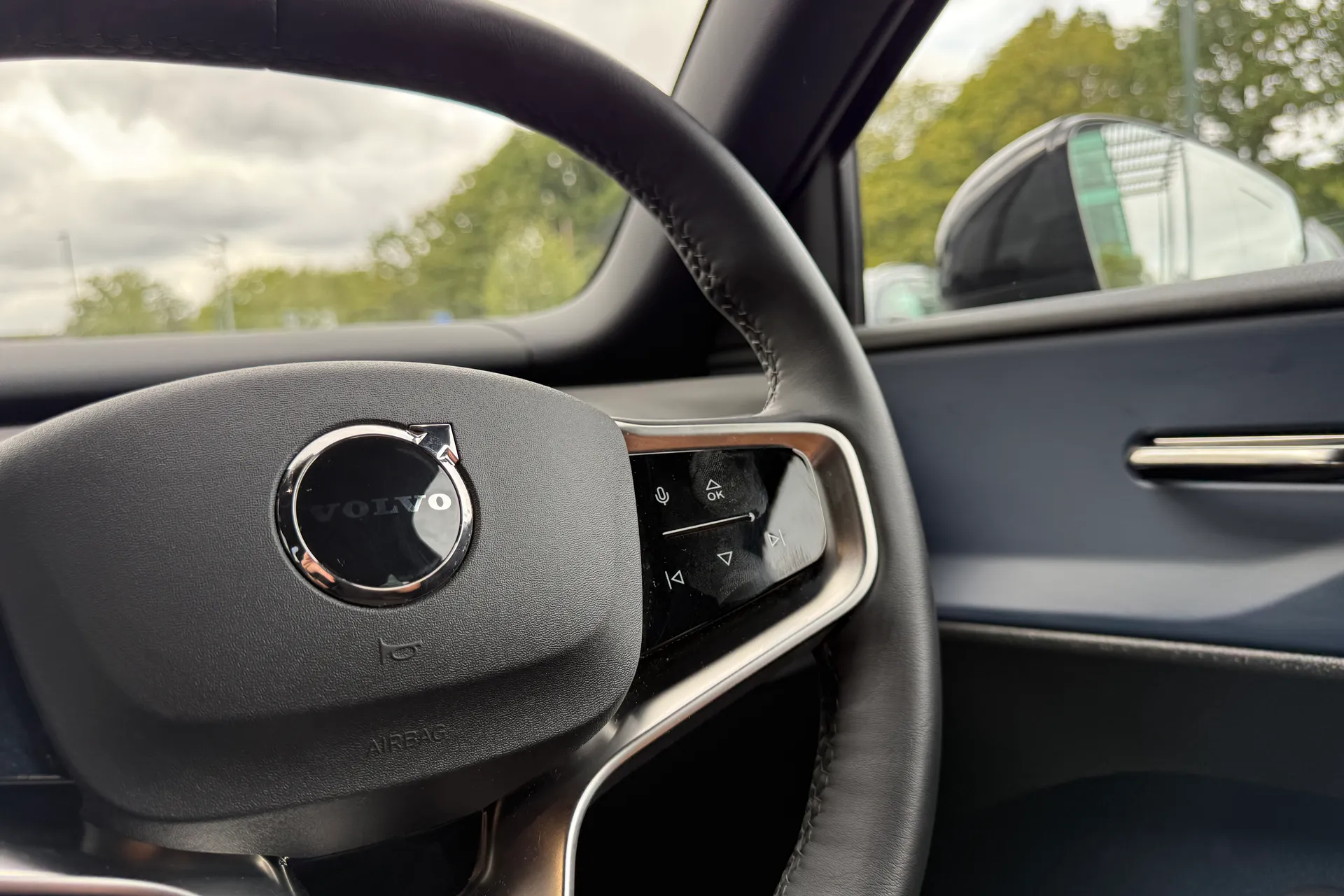 Volvo EX30 thumbnail image number 35