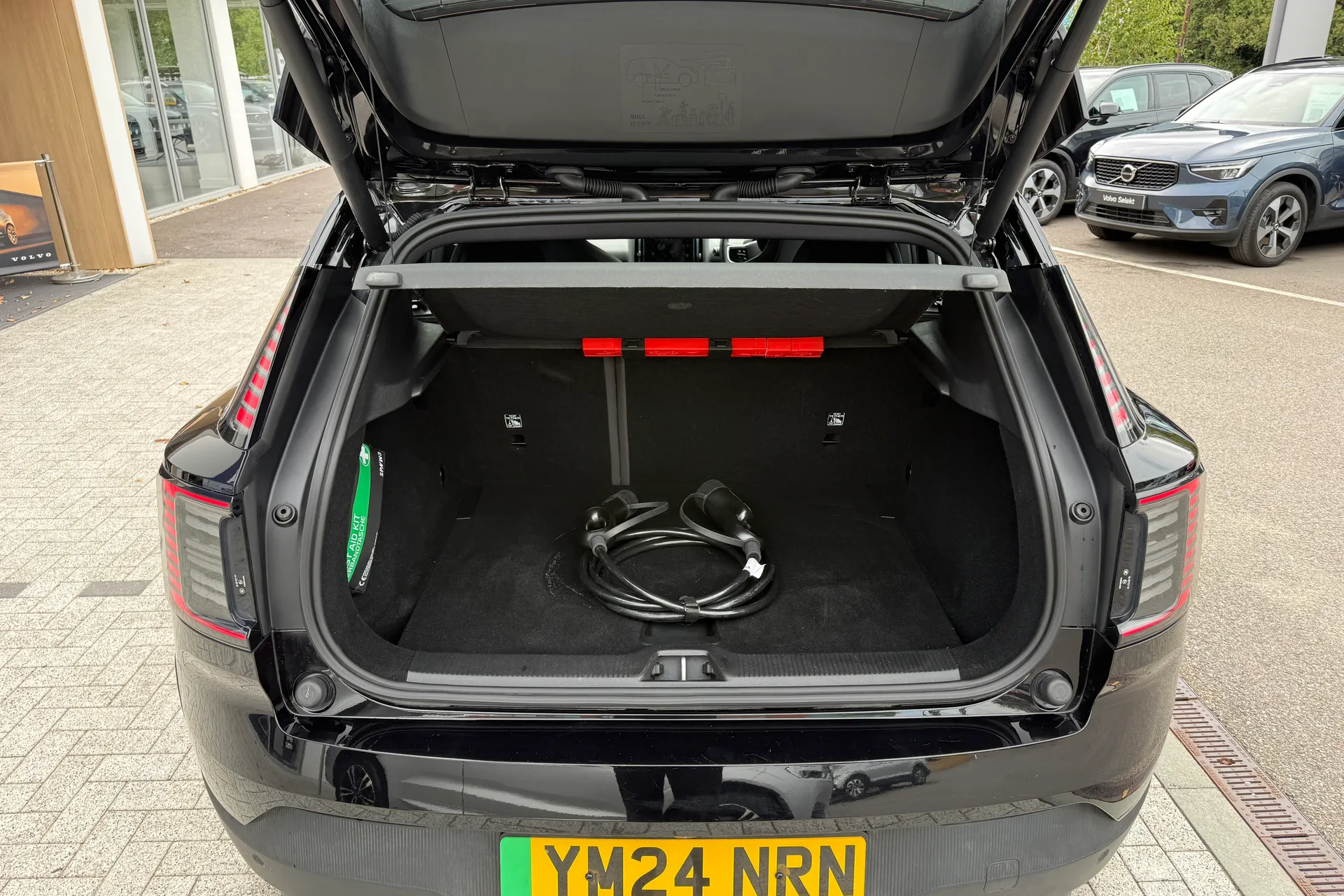 Volvo EX30 thumbnail image number 18