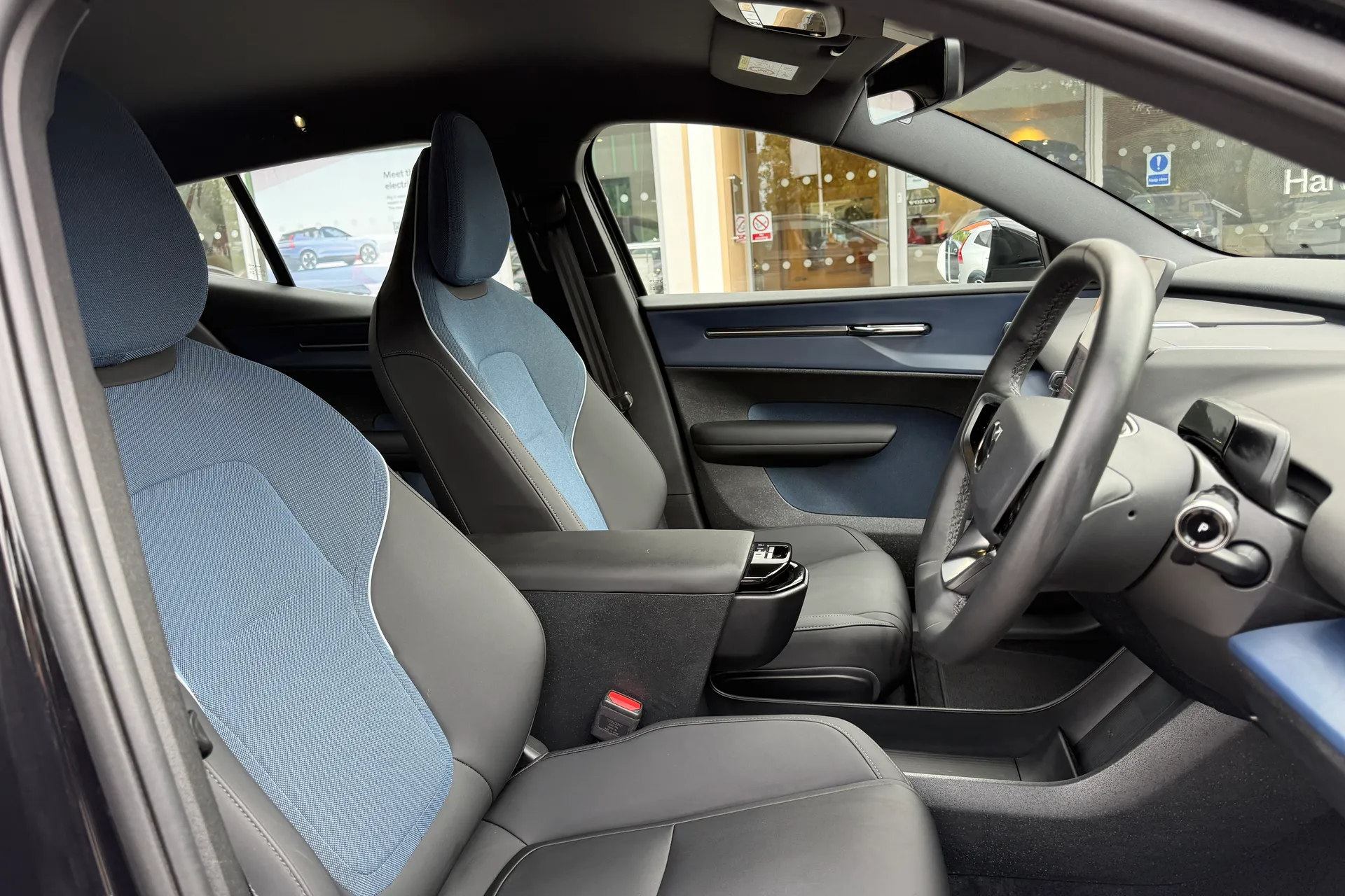 Volvo EX30 thumbnail image number 25