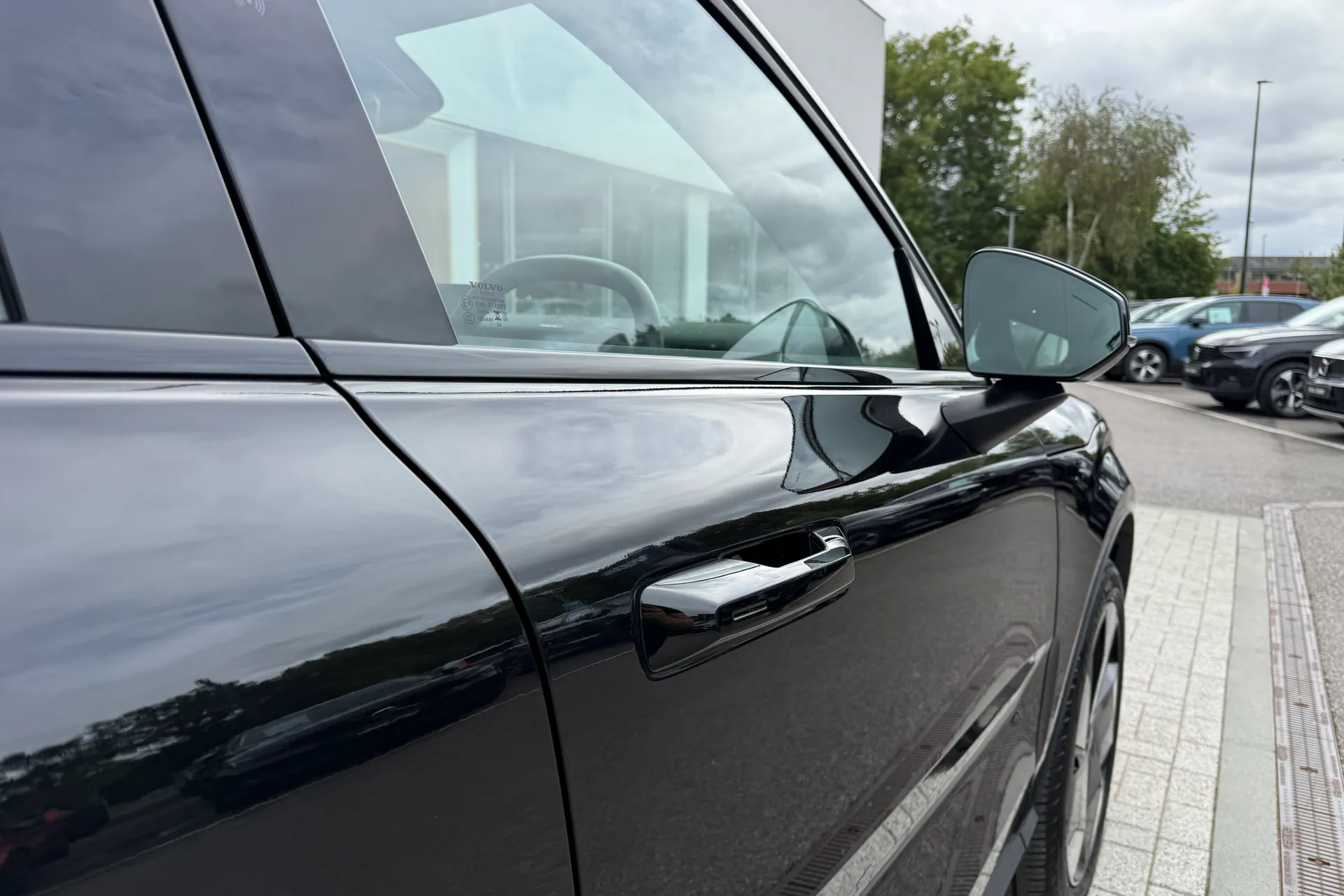 Volvo EX30 thumbnail image number 14
