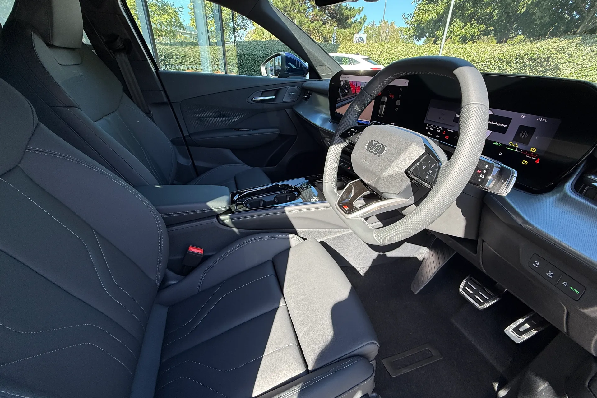 Audi Q3 thumbnail image number 15