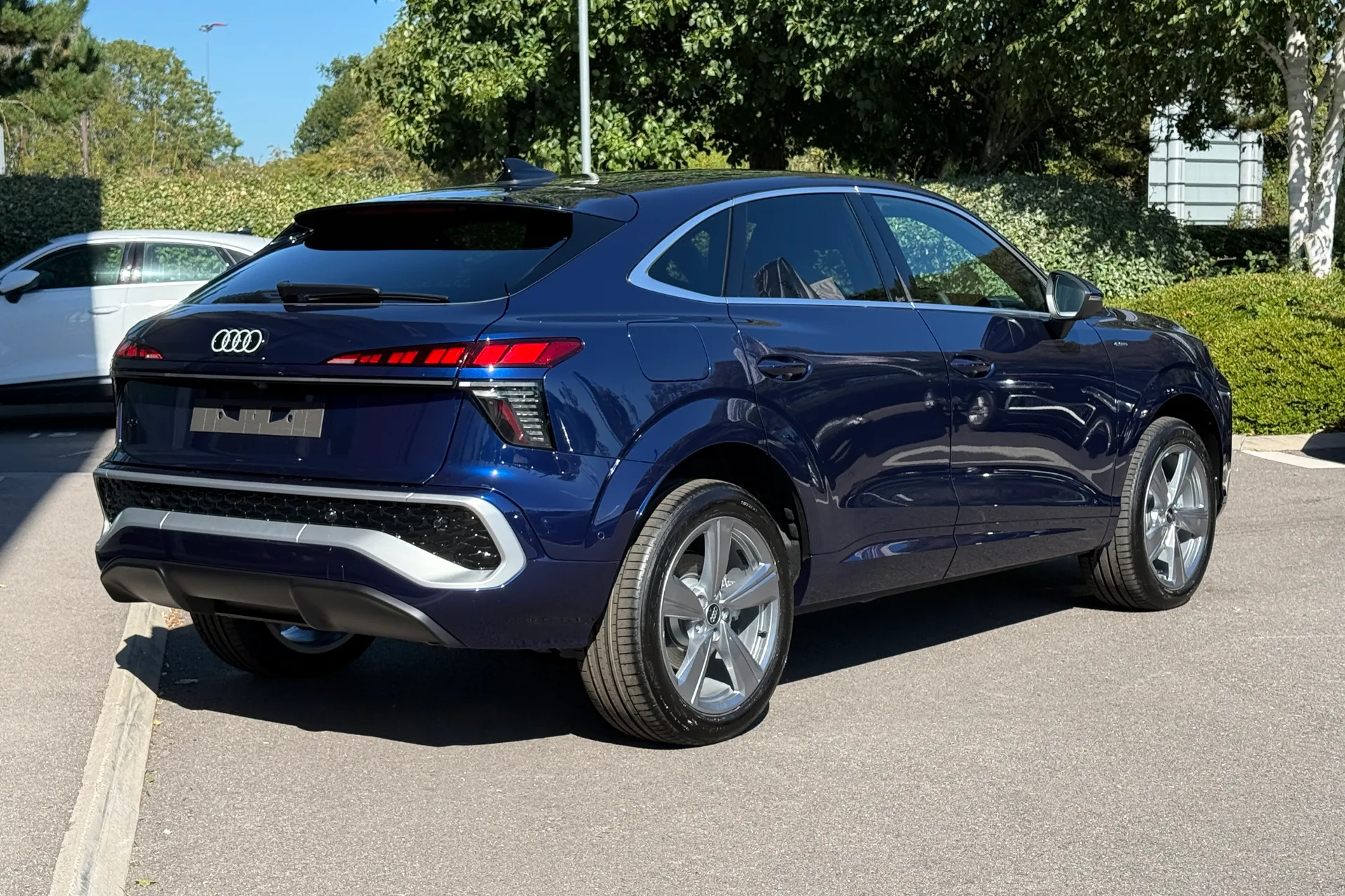 Audi Q3 thumbnail image number 17