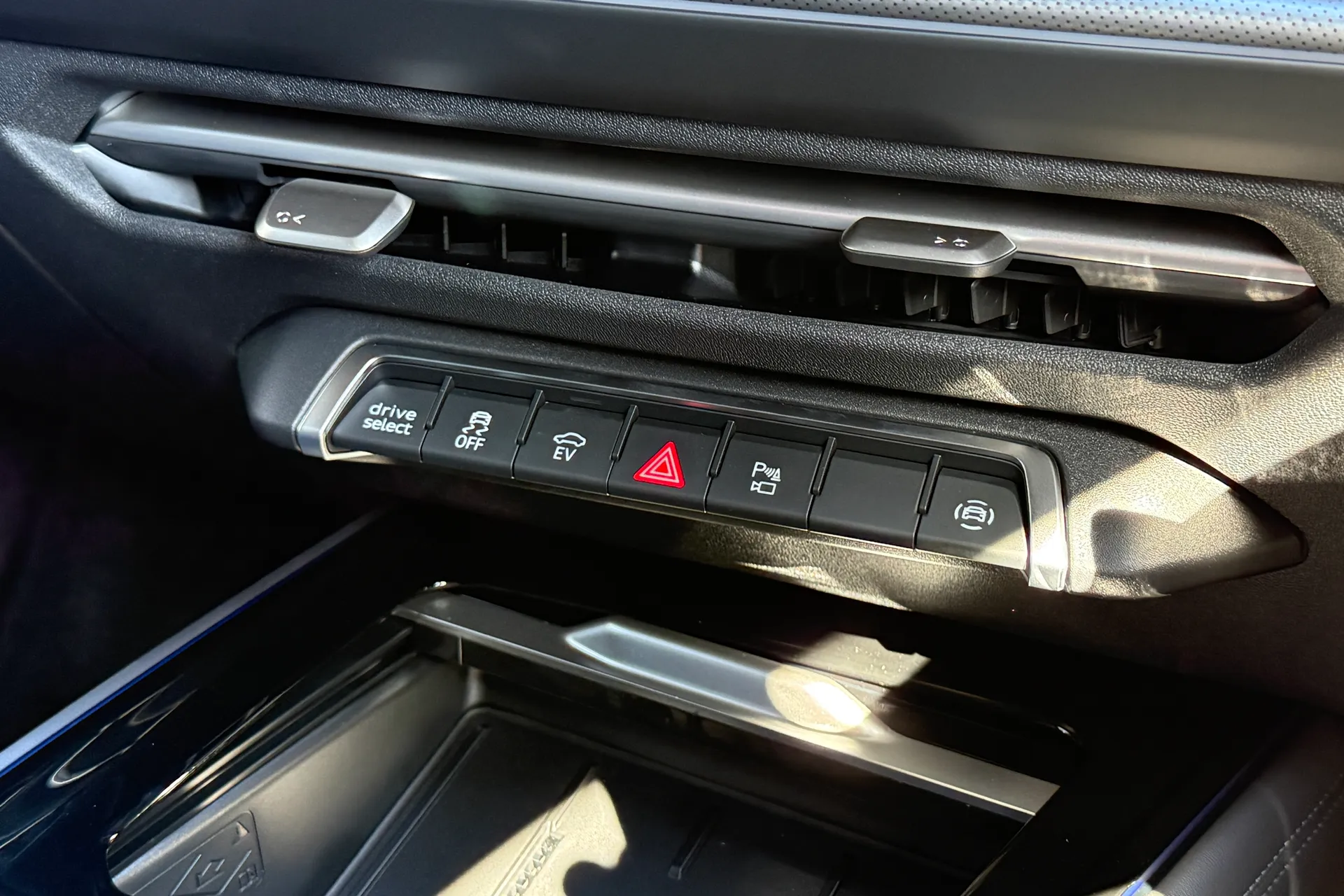 Audi Q3 thumbnail image number 32
